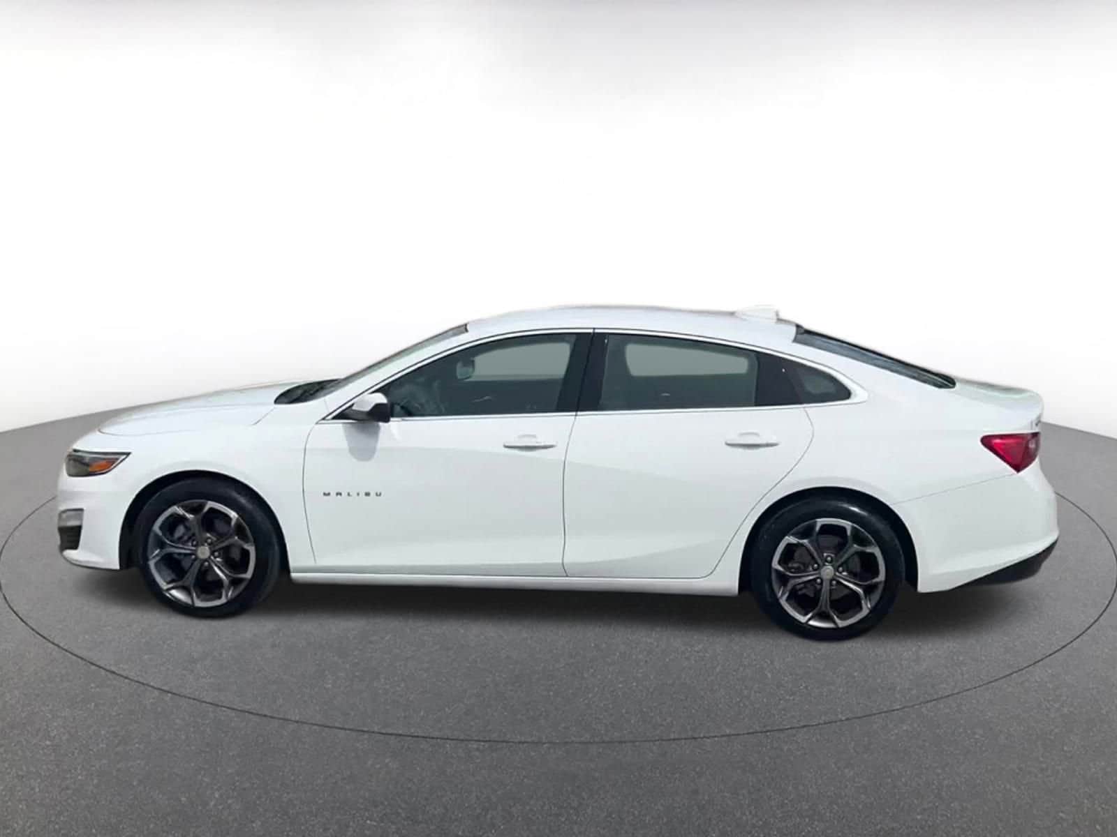 Thumbnail: 2024 Chevrolet Malibu - 10