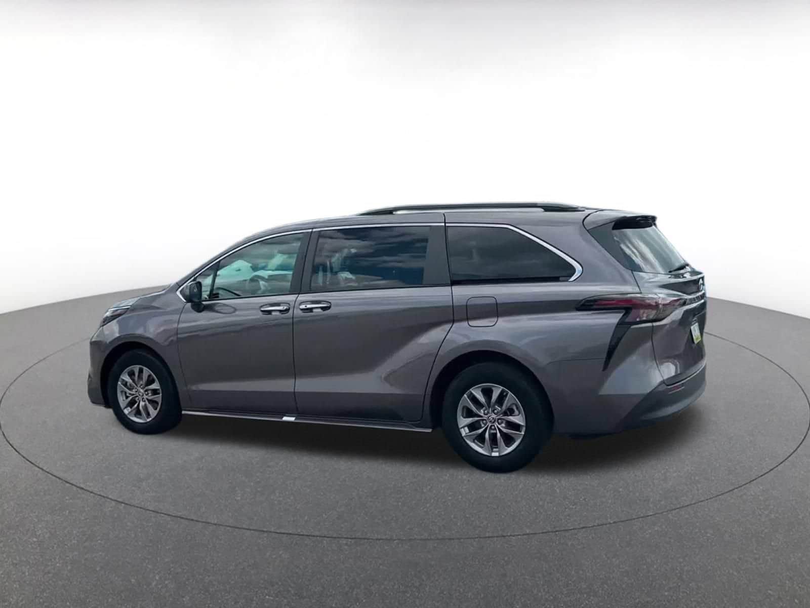 Thumbnail: 2023 Toyota Sienna - 8