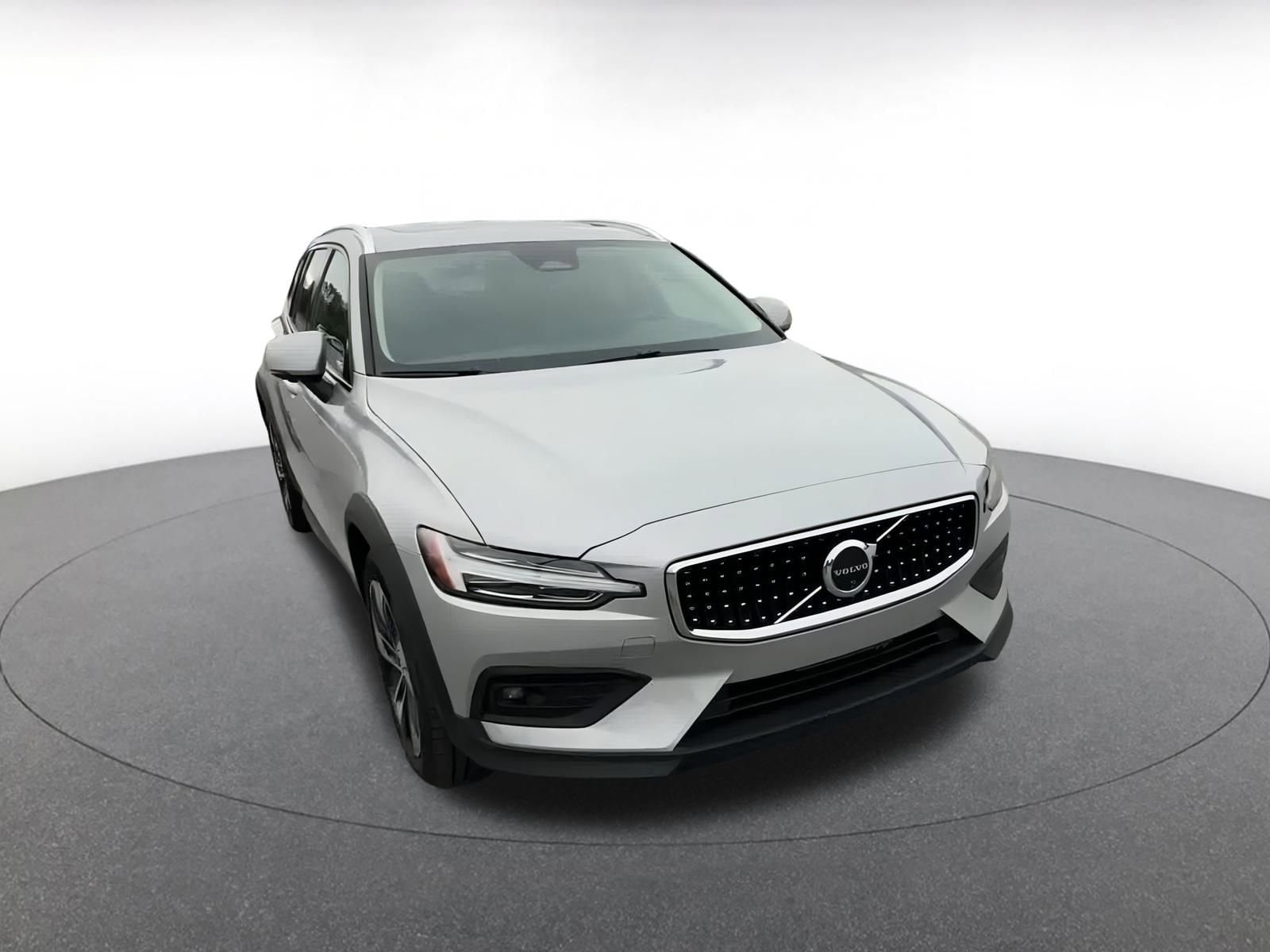Thumbnail: 2025 Volvo S60 - 3