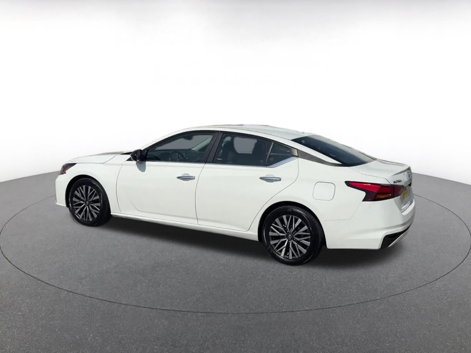 Thumbnail: 2025 Nissan Altima - 10