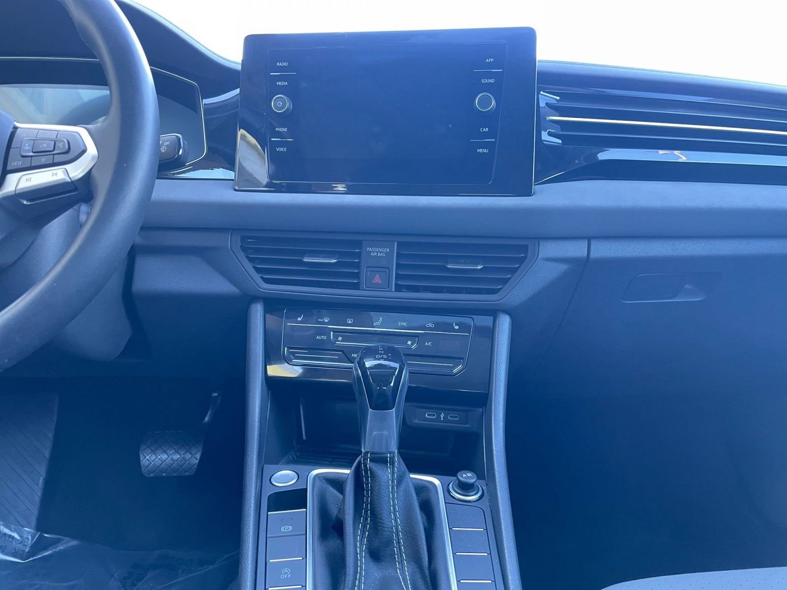 Thumbnail: 2025 Volkswagen Jetta - 18