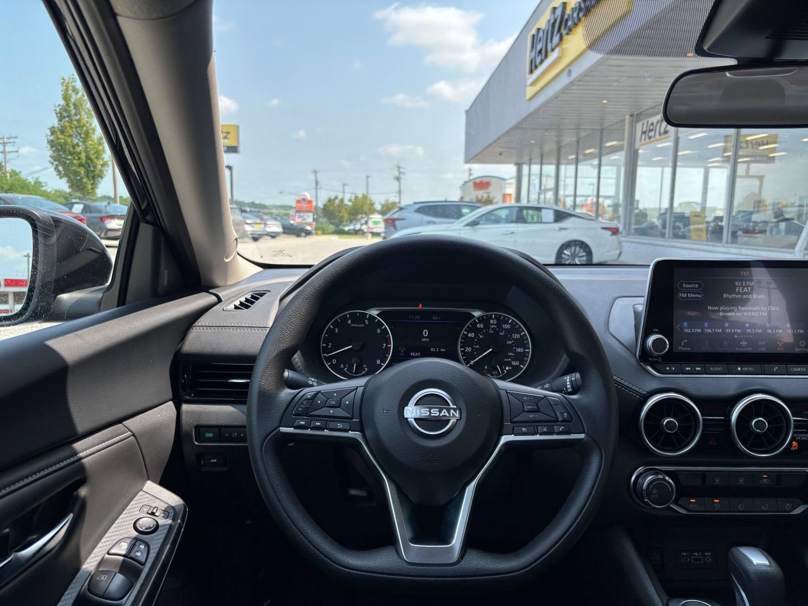 Thumbnail: 2025 Nissan Sentra - 32