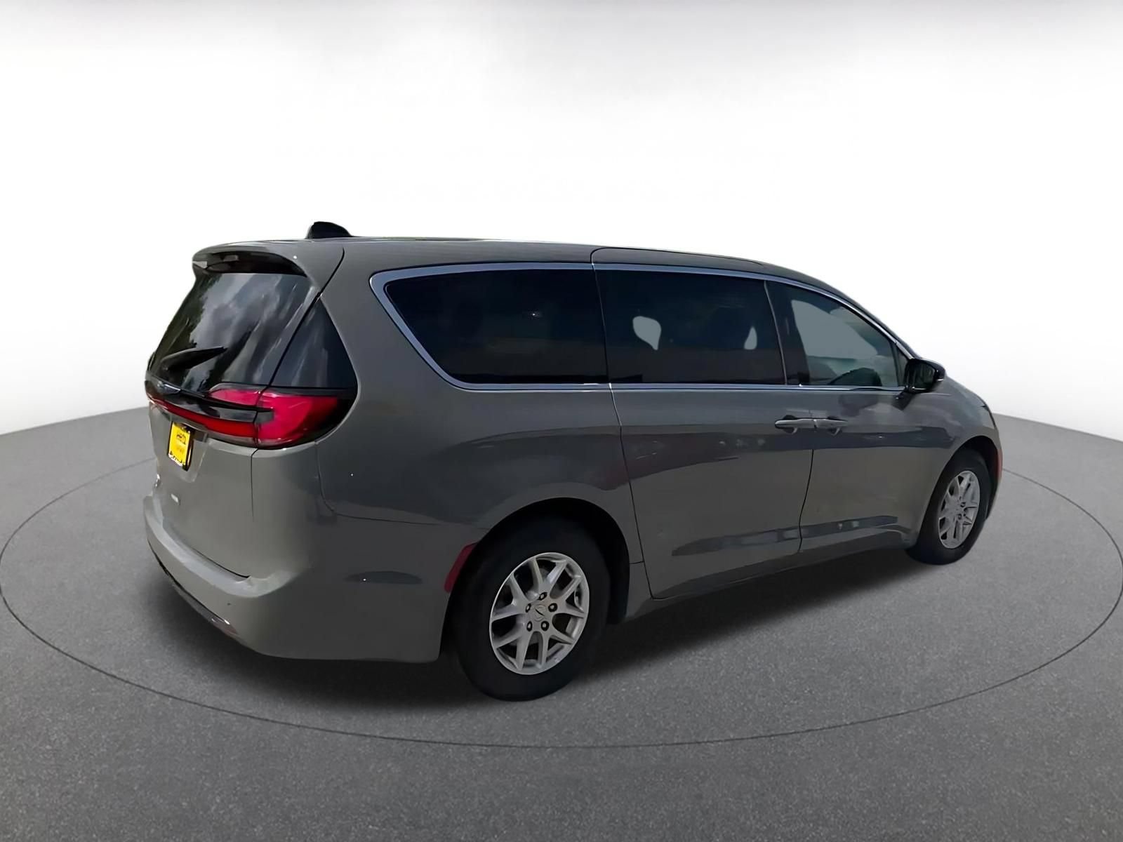 Thumbnail: 2025 Chrysler Pacifica - 15