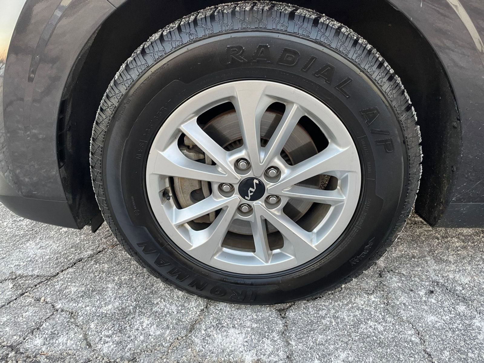 Thumbnail: 2023 Kia Carnival - 30