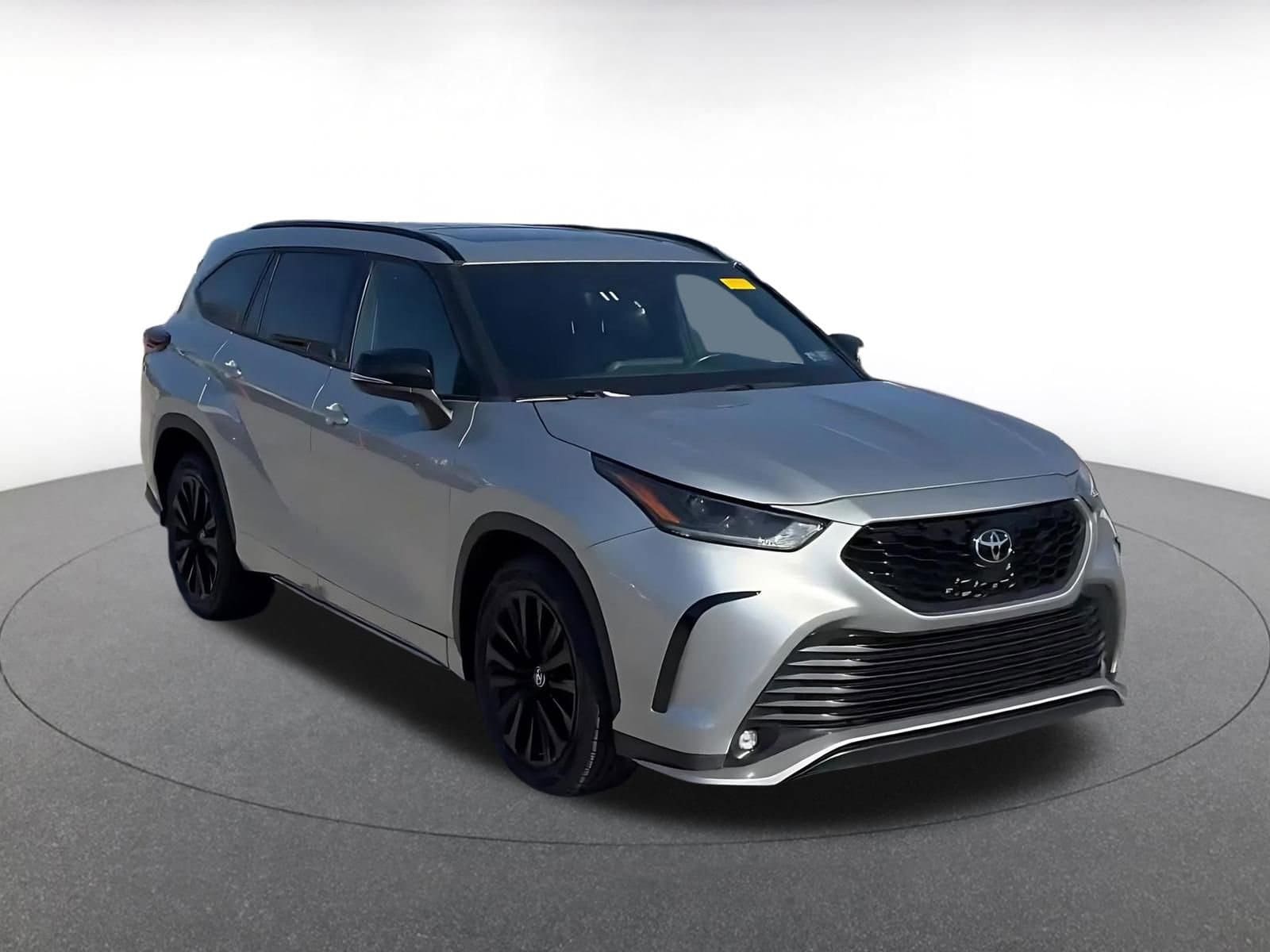 Thumbnail: 2024 Toyota Highlander - 3