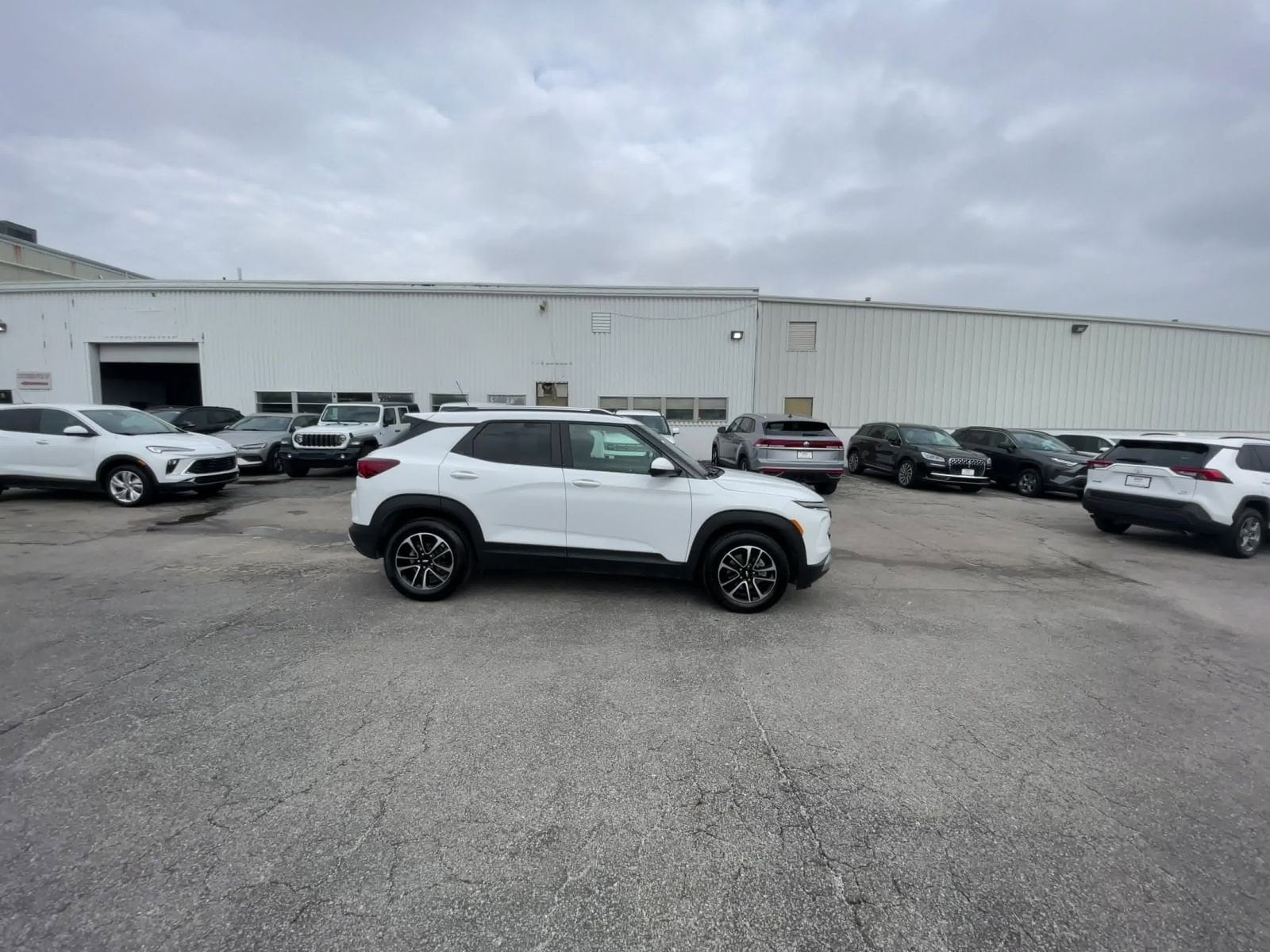 Thumbnail: 2025 Chevrolet TrailBlazer - 16