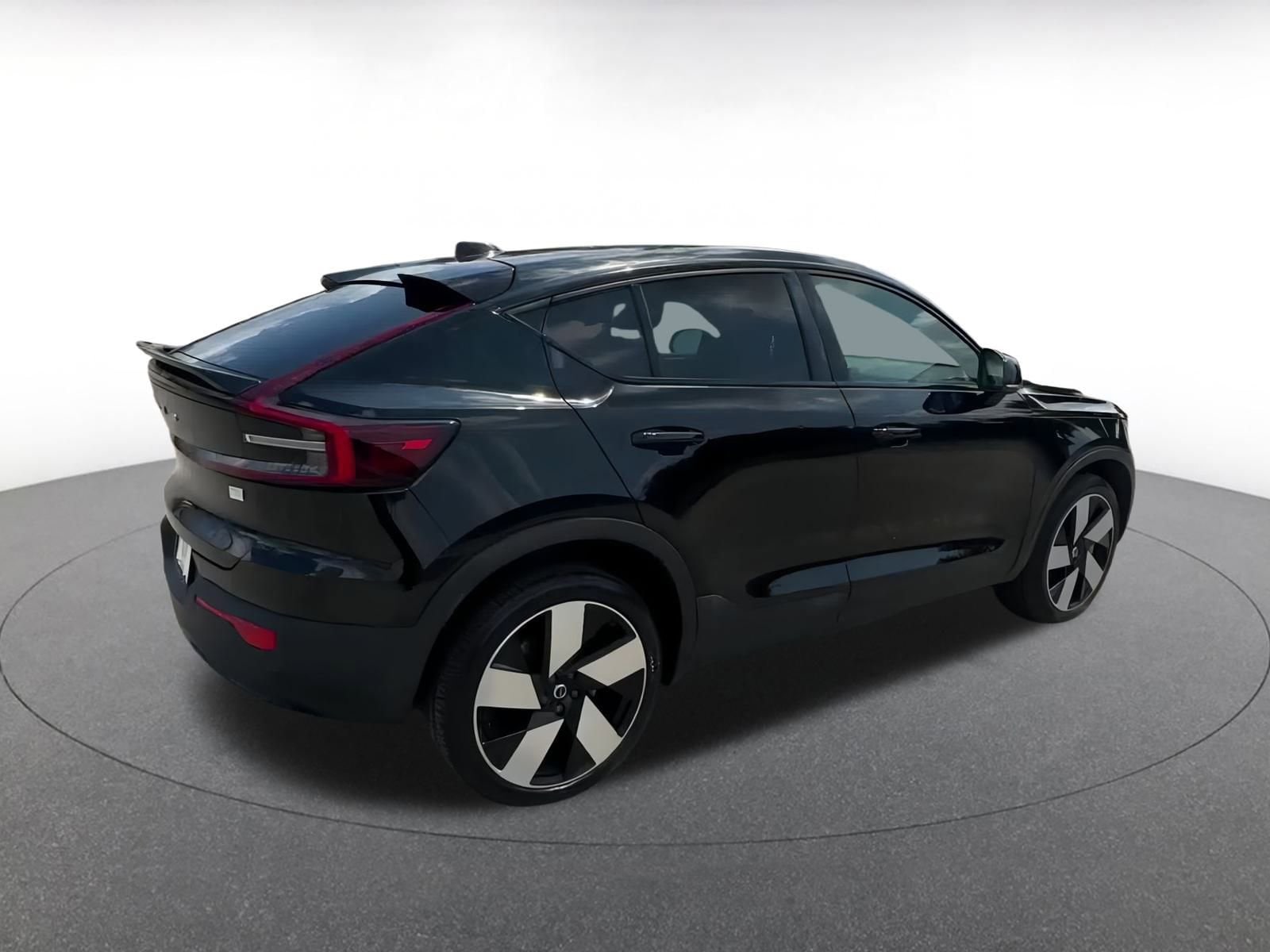 Thumbnail: 2023 Volvo C40 - 15