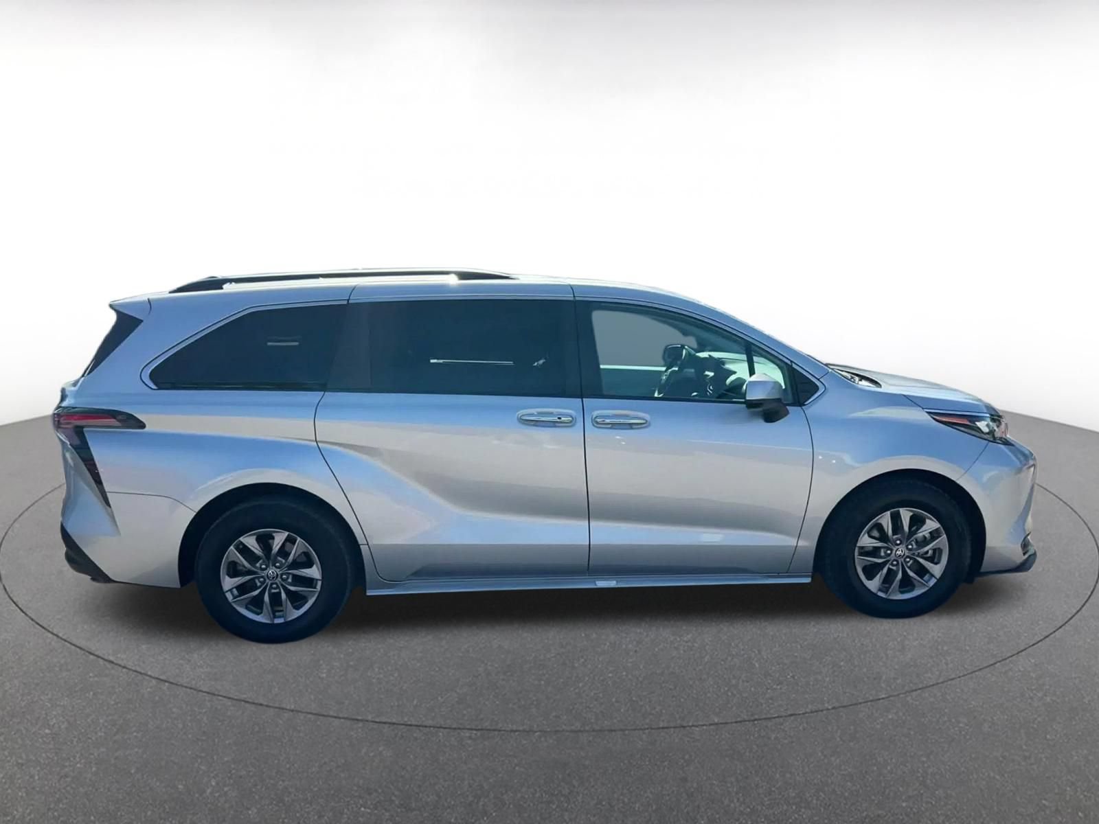 Thumbnail: 2025 Toyota Sienna - 15