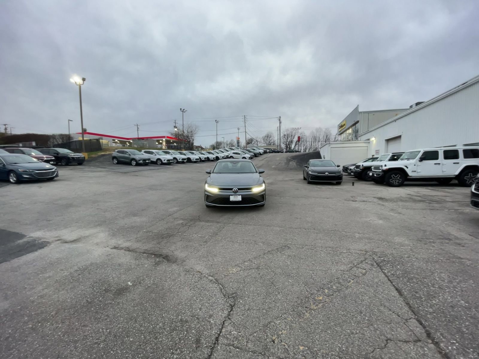 Thumbnail: 2025 Volkswagen Jetta - 16