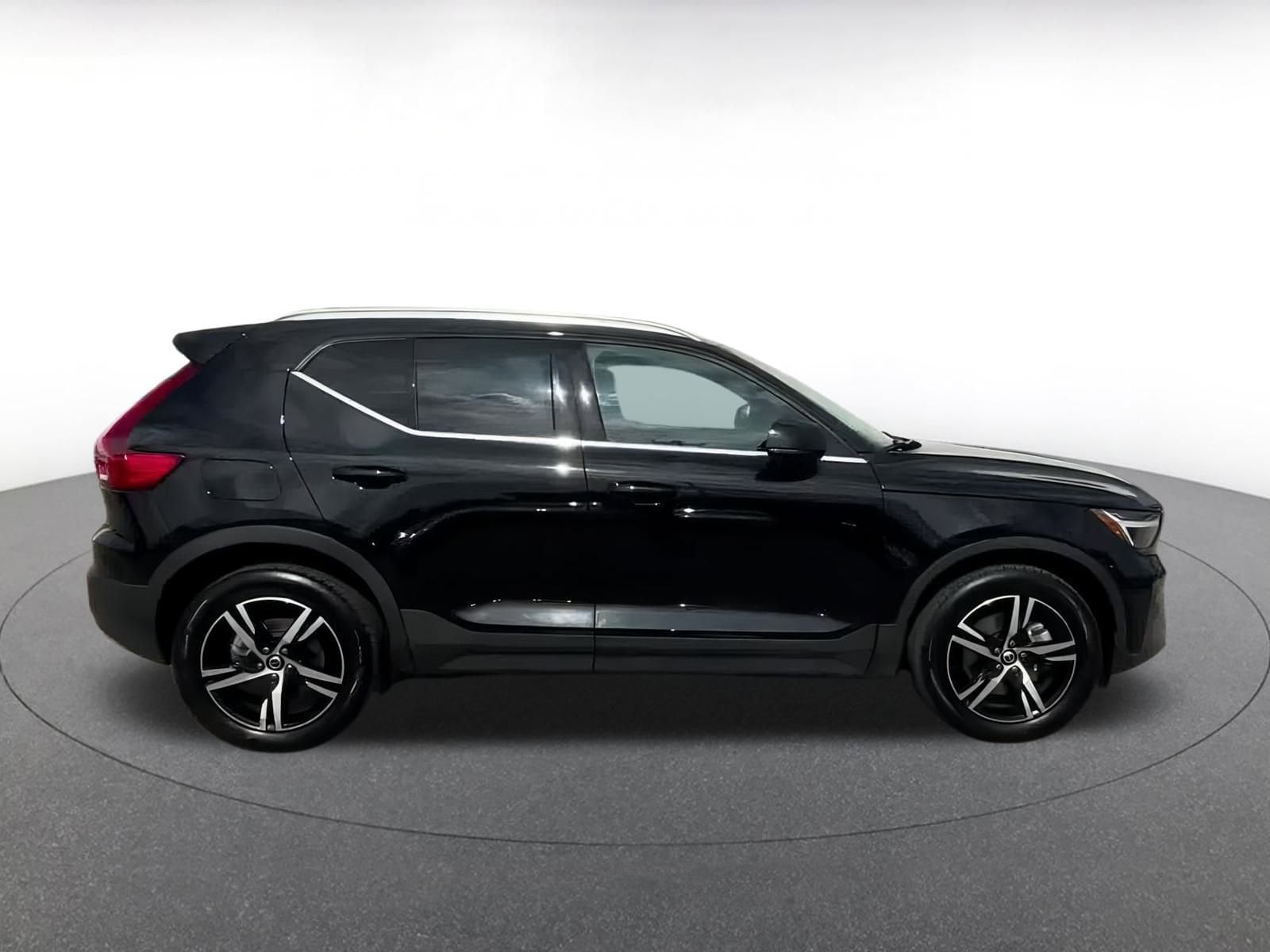 Thumbnail: 2024 Volvo XC40 - 16