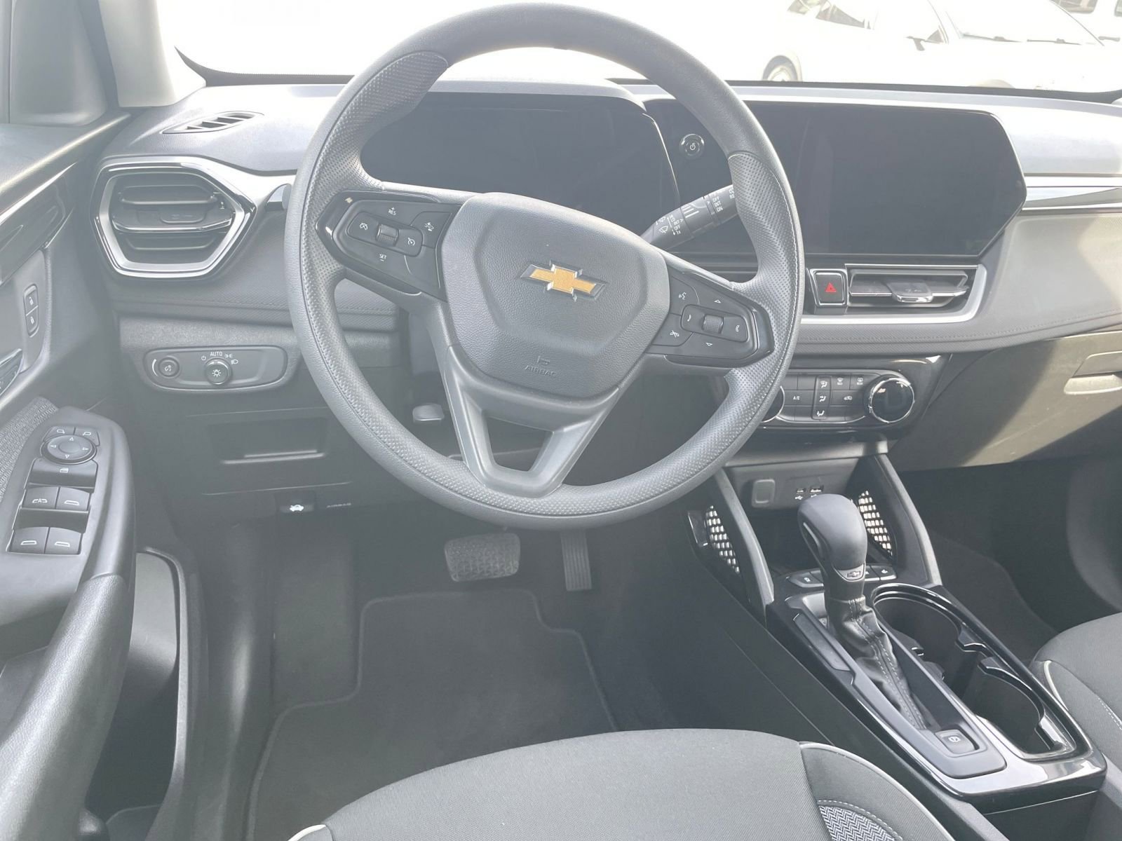 Thumbnail: 2025 Chevrolet TrailBlazer - 32