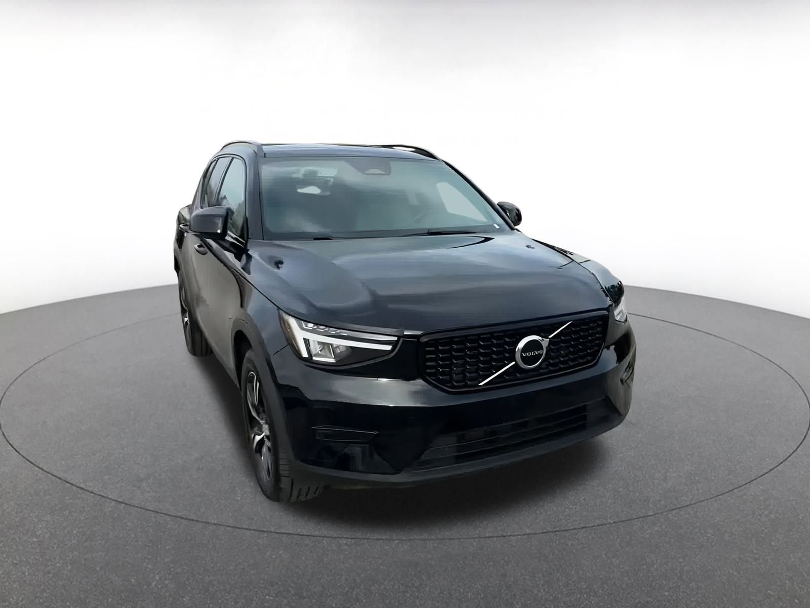 Thumbnail: 2024 Volvo XC40 - 3