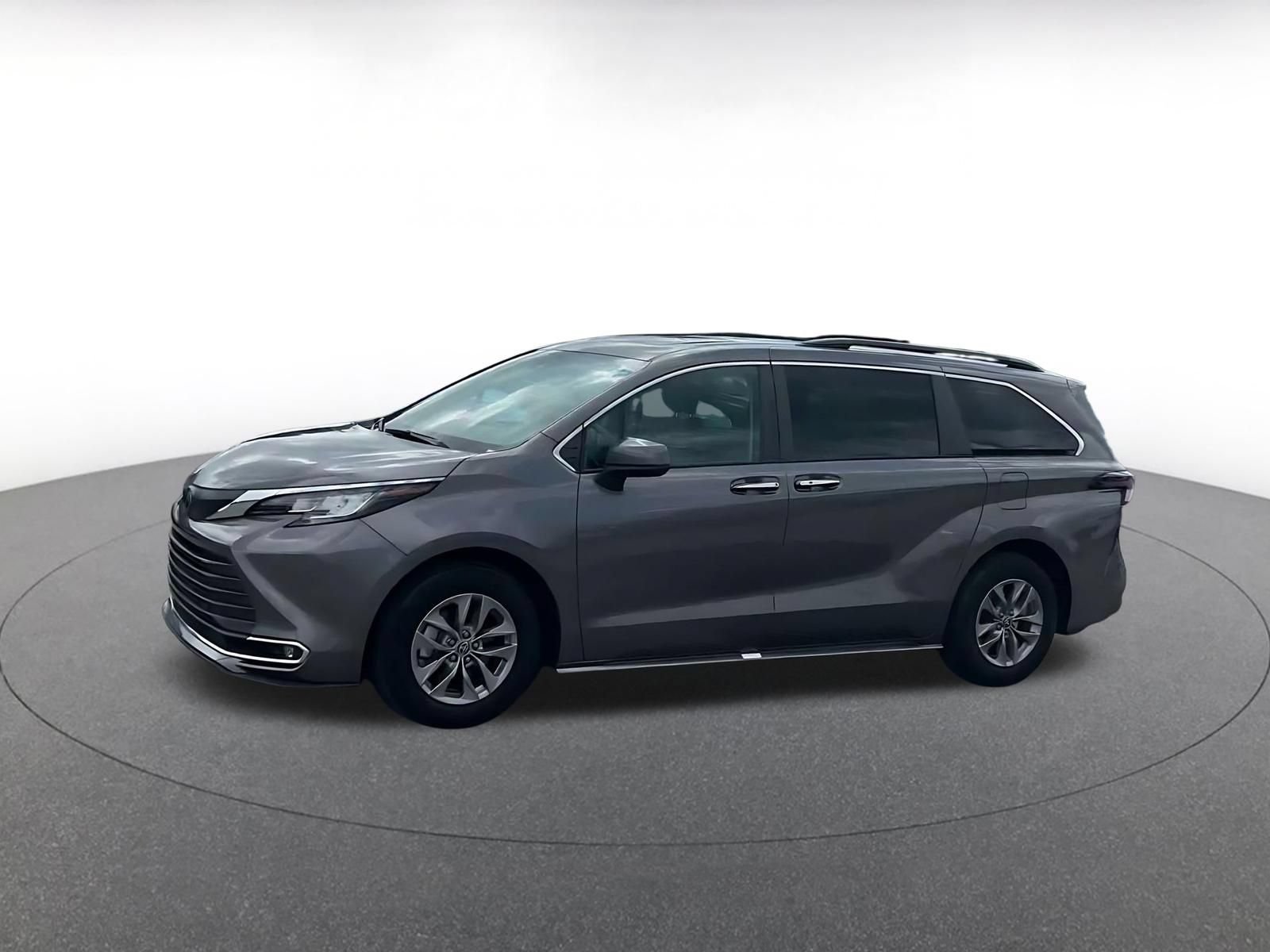 Thumbnail: 2023 Toyota Sienna - 6