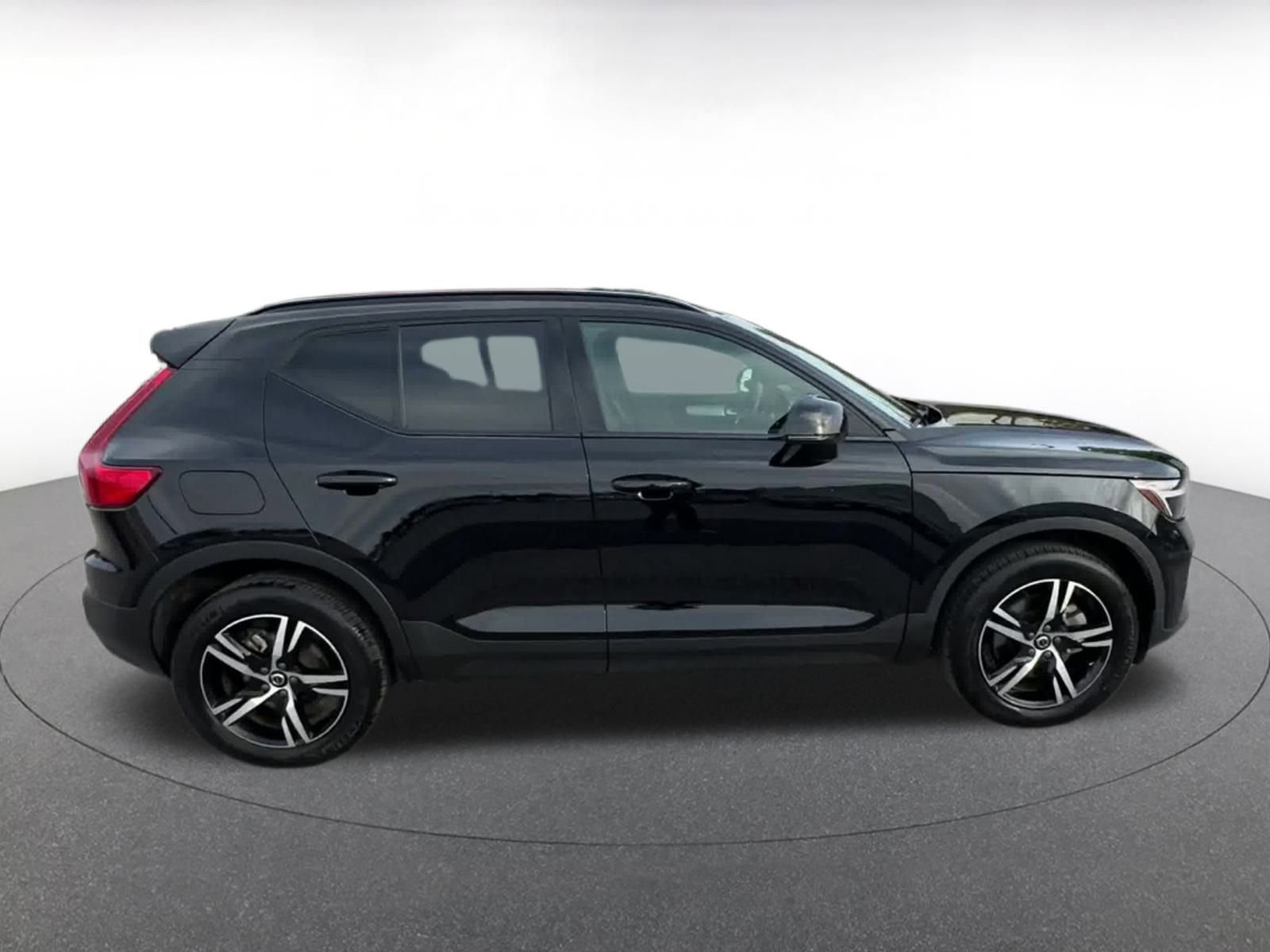 Thumbnail: 2024 Volvo XC40 - 16