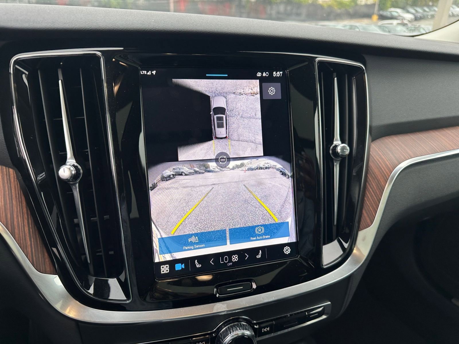 Thumbnail: 2025 Volvo S60 - 17