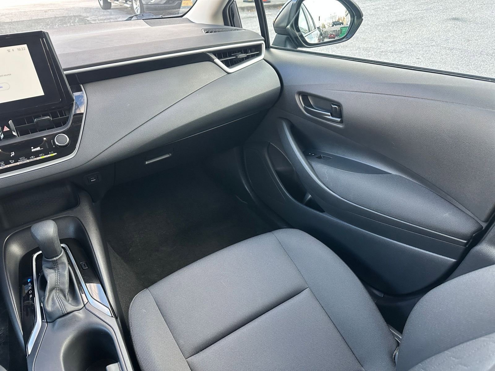 Thumbnail: 2025 Toyota Corolla - 33