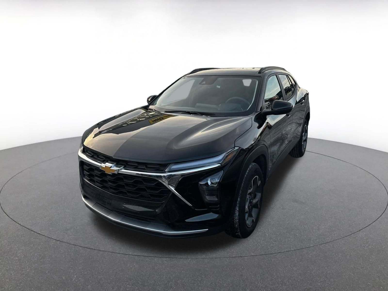 Thumbnail: 2025 Chevrolet Trax - 3