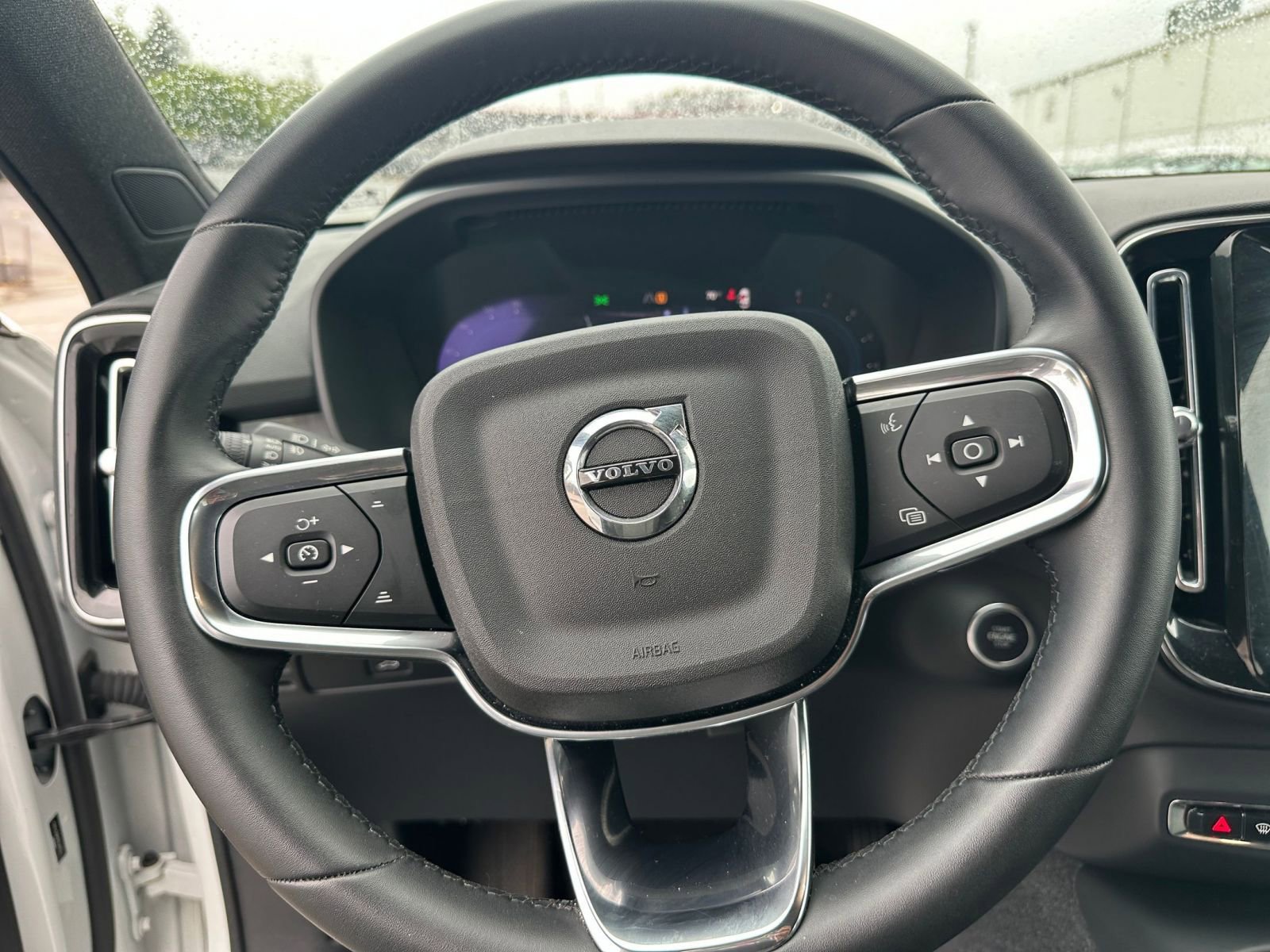 Thumbnail: 2024 Volvo XC40 - 28