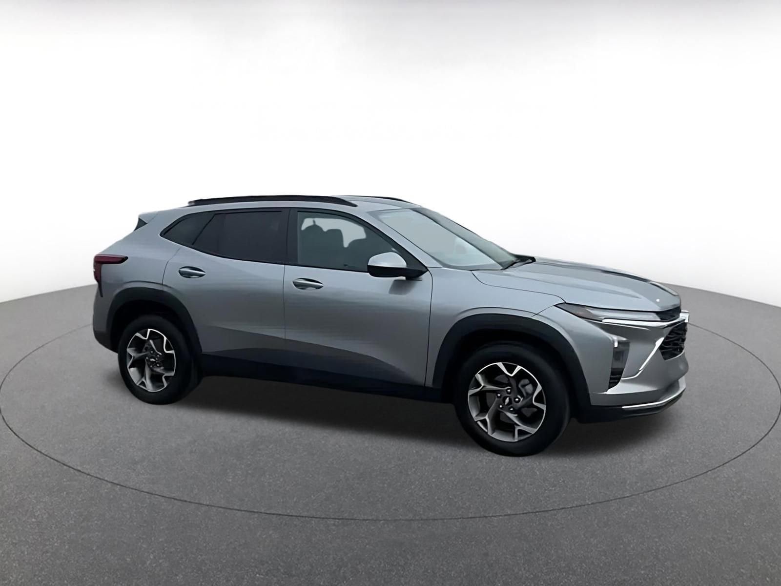 Thumbnail: 2025 Chevrolet Trax - 2