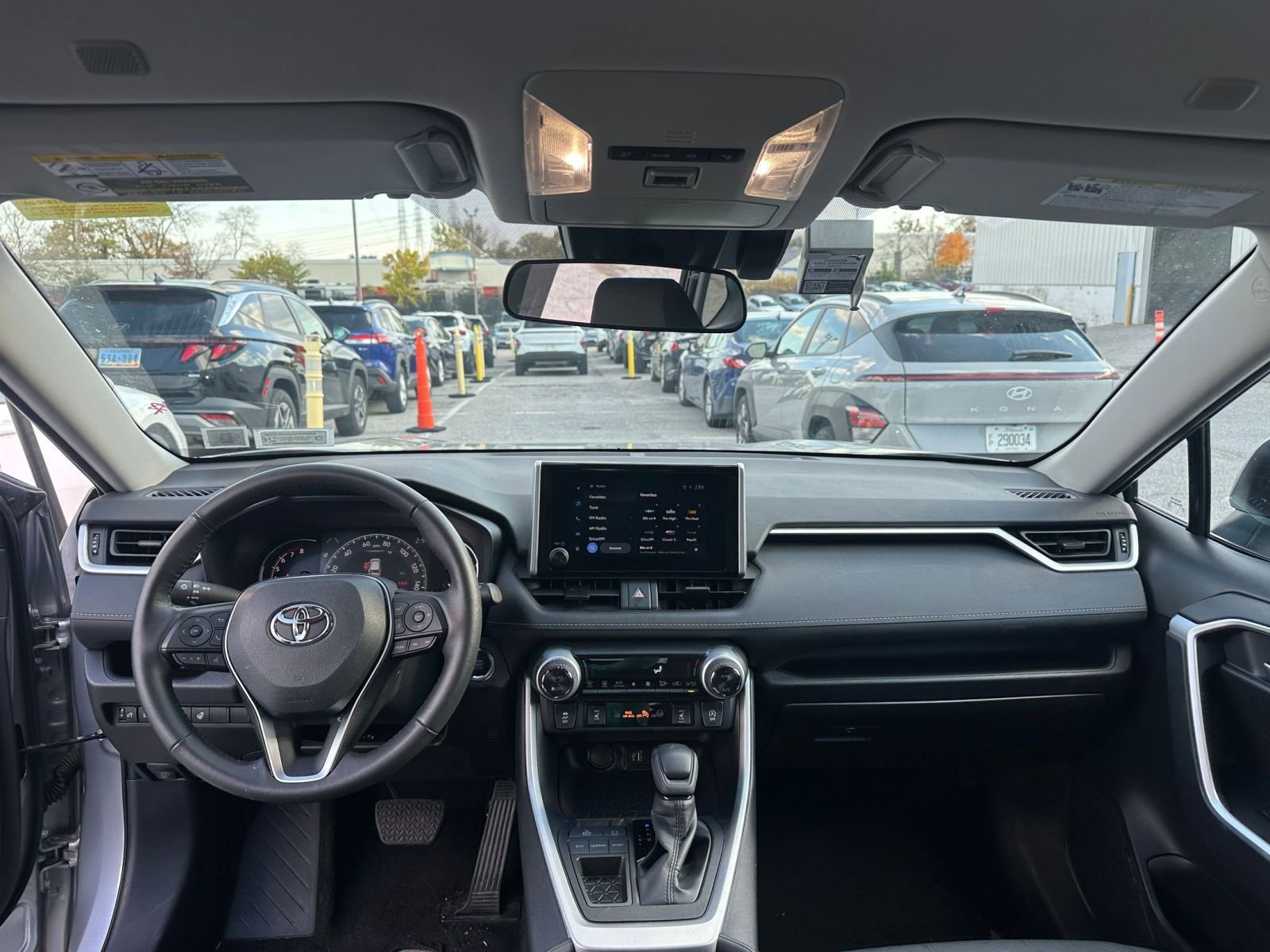 Thumbnail: 2025 Toyota RAV4 - 10