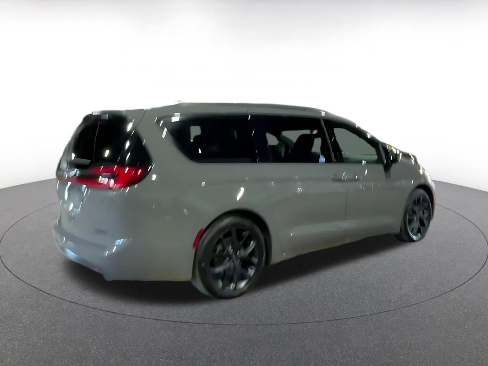 Thumbnail: 2025 Chrysler Pacifica - 12