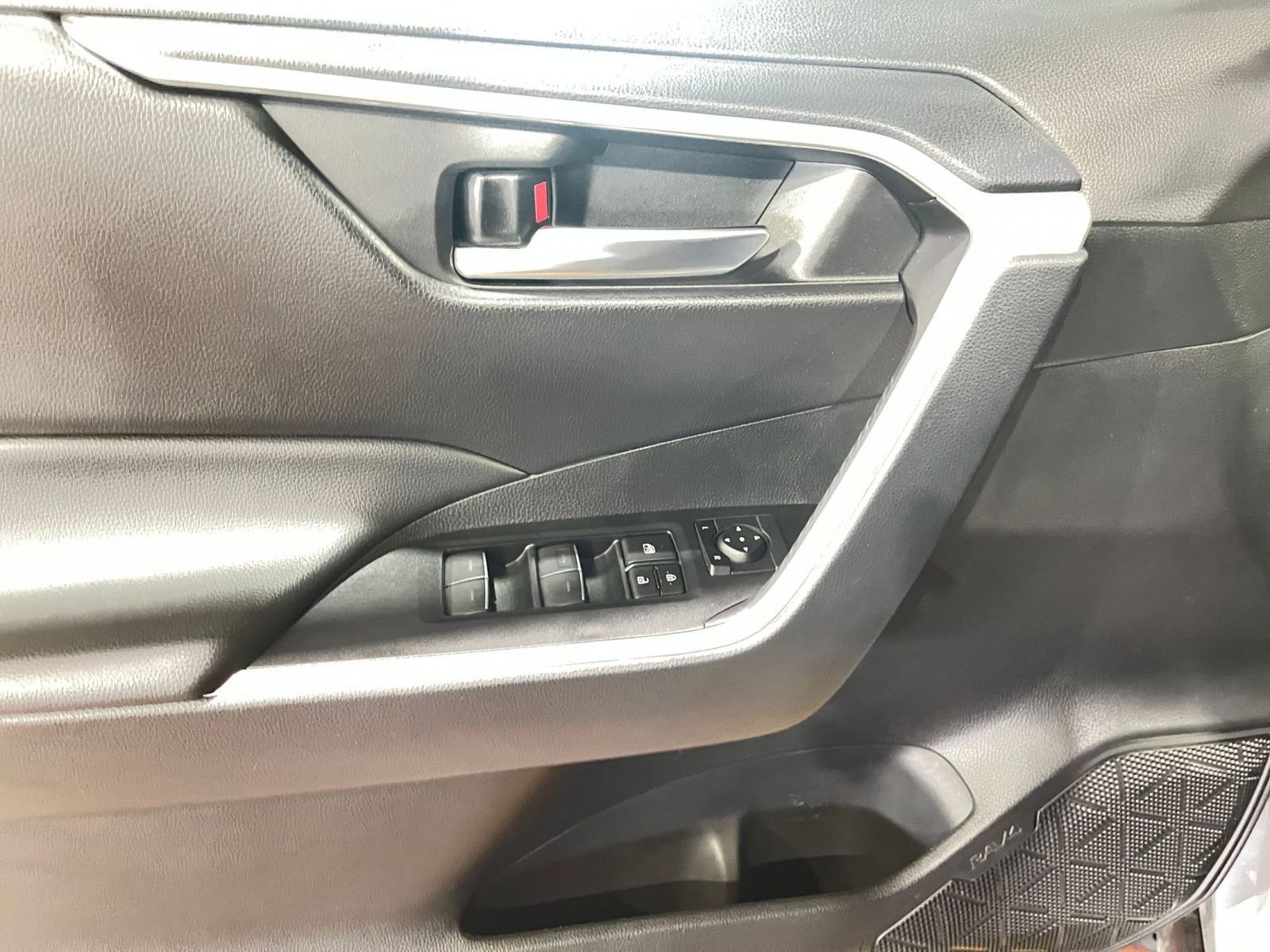 2024 Toyota RAV4 XLE 20
