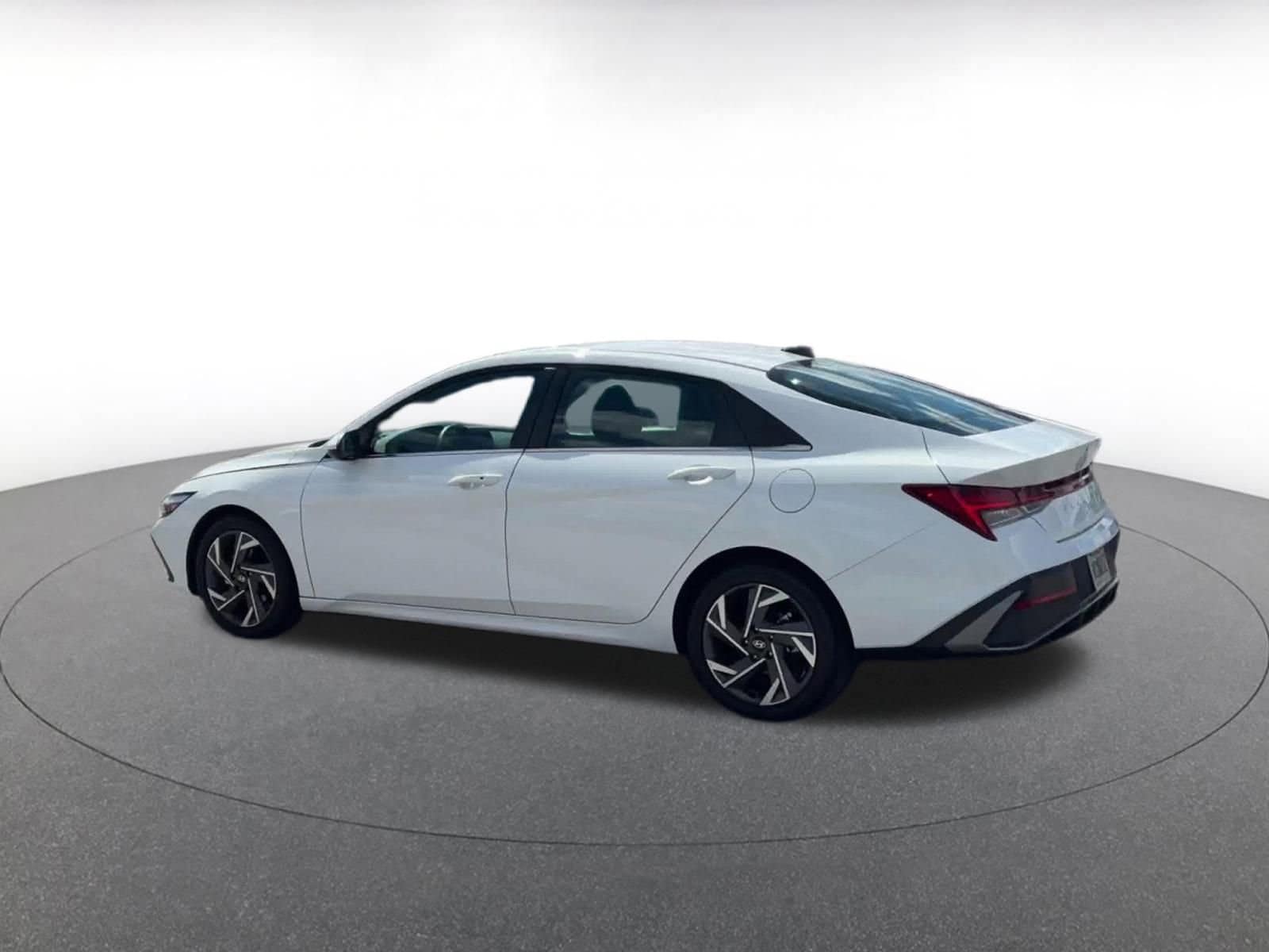 Thumbnail: 2025 Hyundai Elantra - 10