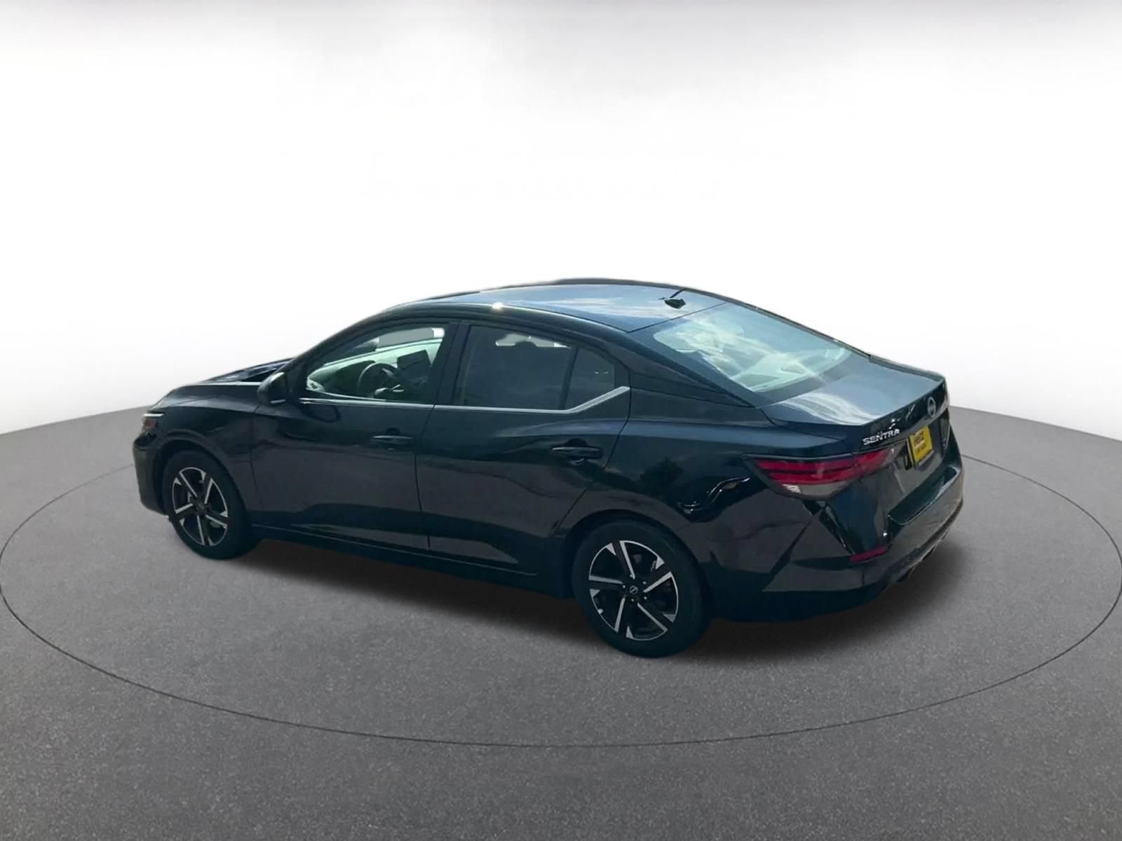 Thumbnail: 2025 Nissan Sentra - 10