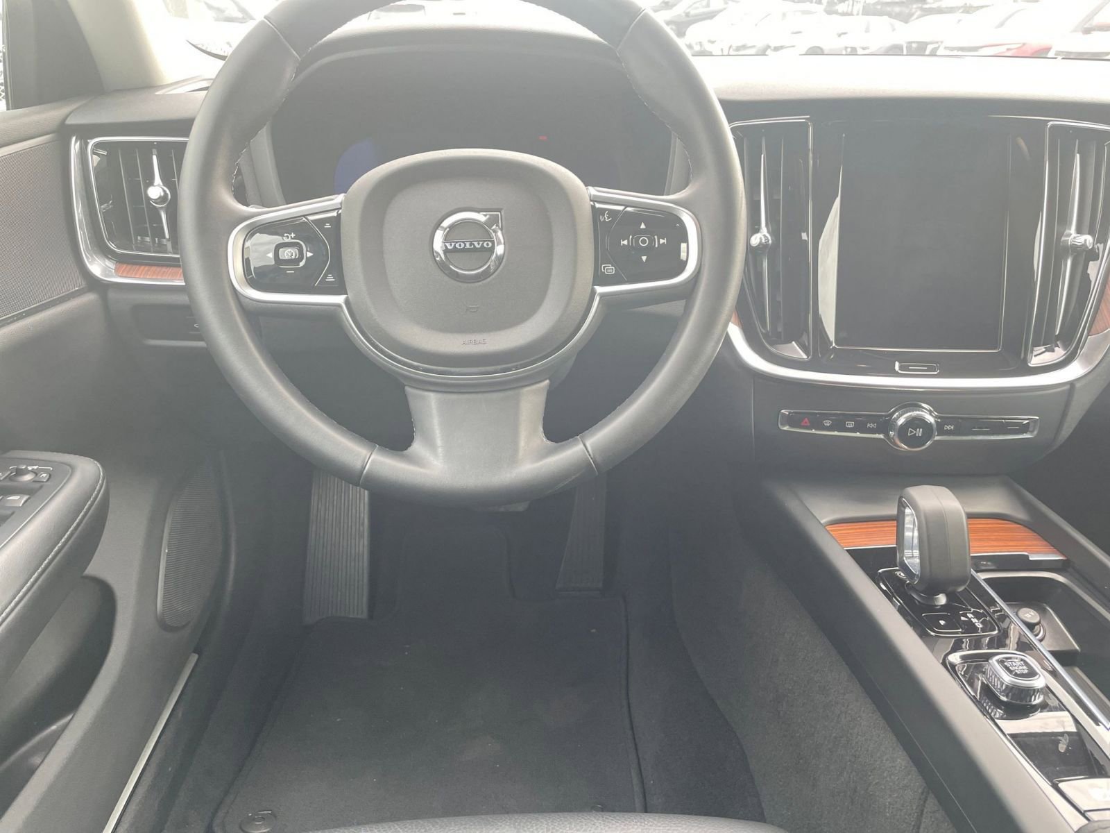 Thumbnail: 2025 Volvo S60 - 34