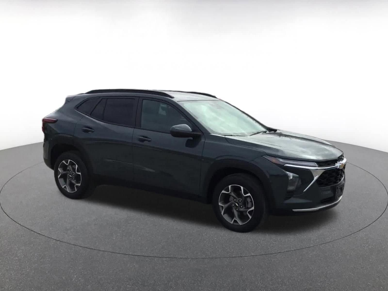 Thumbnail: 2025 Chevrolet Trax - 2