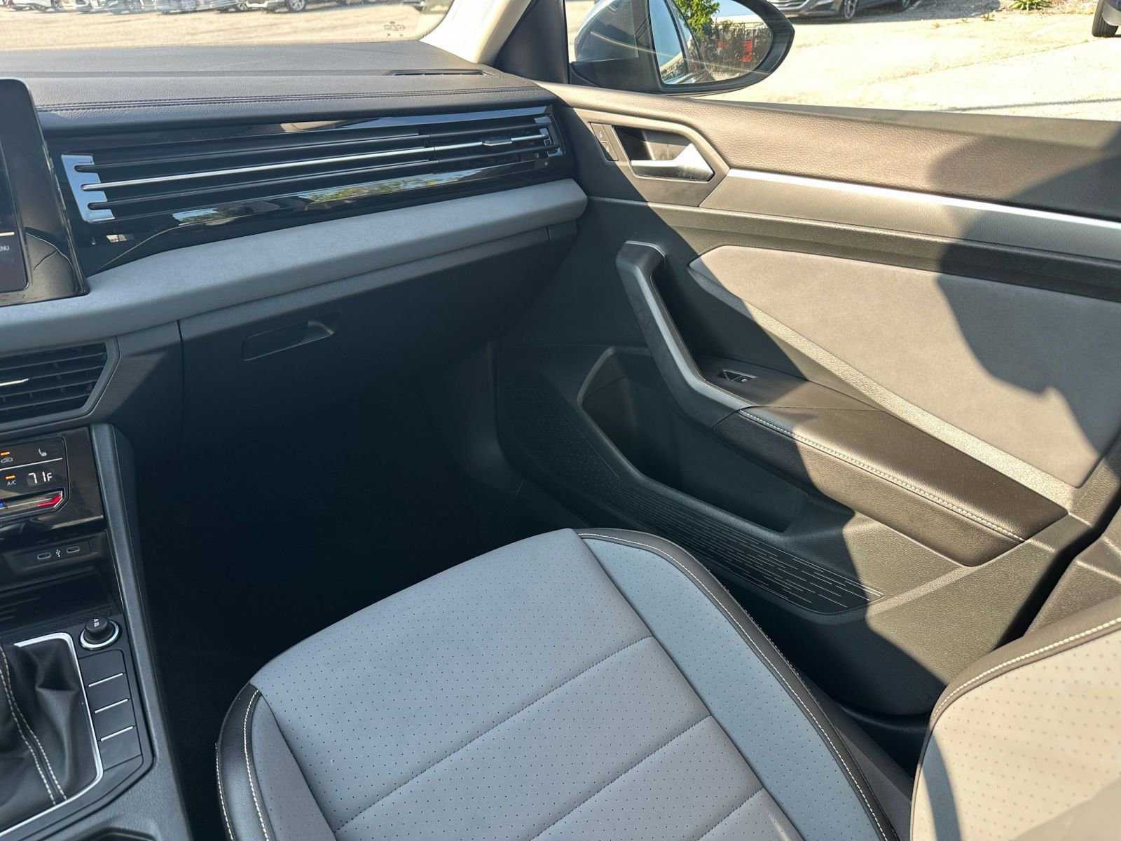 Thumbnail: 2025 Volkswagen Jetta - 35