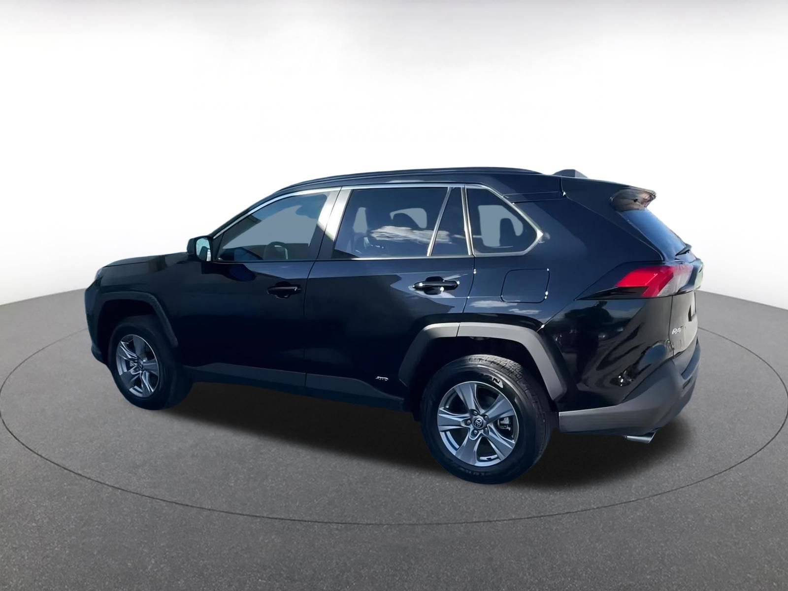 Thumbnail: 2025 Toyota RAV4 - 10