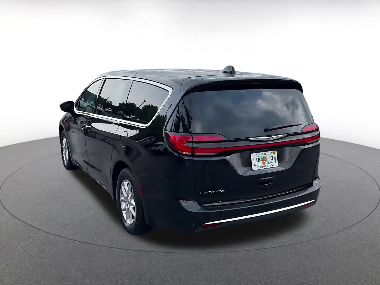 Thumbnail: 2025 Chrysler Pacifica - 9