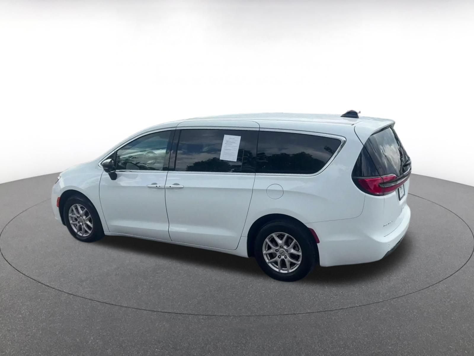Thumbnail: 2025 Chrysler Pacifica - 8