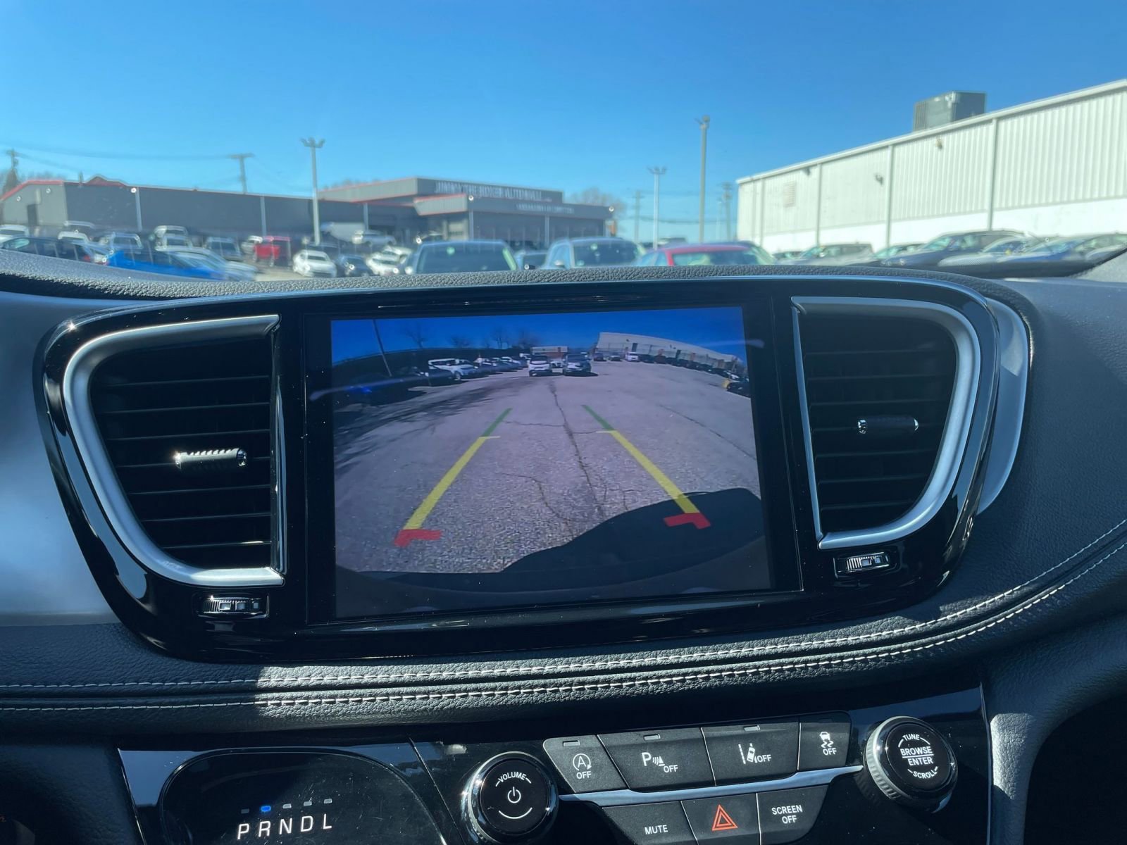 Thumbnail: 2025 Chrysler Pacifica - 23