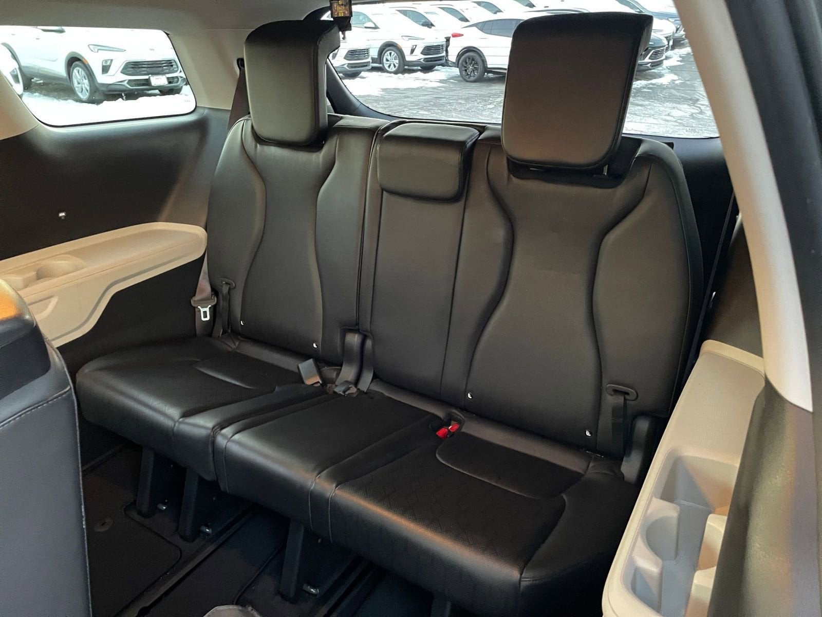 Thumbnail: 2023 Kia Carnival - 17