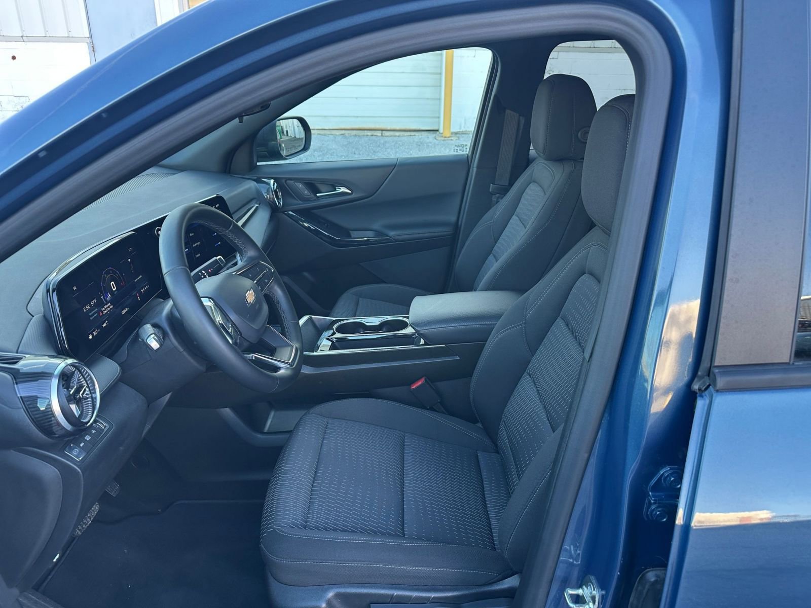 Thumbnail: 2025 Chevrolet Equinox - 25