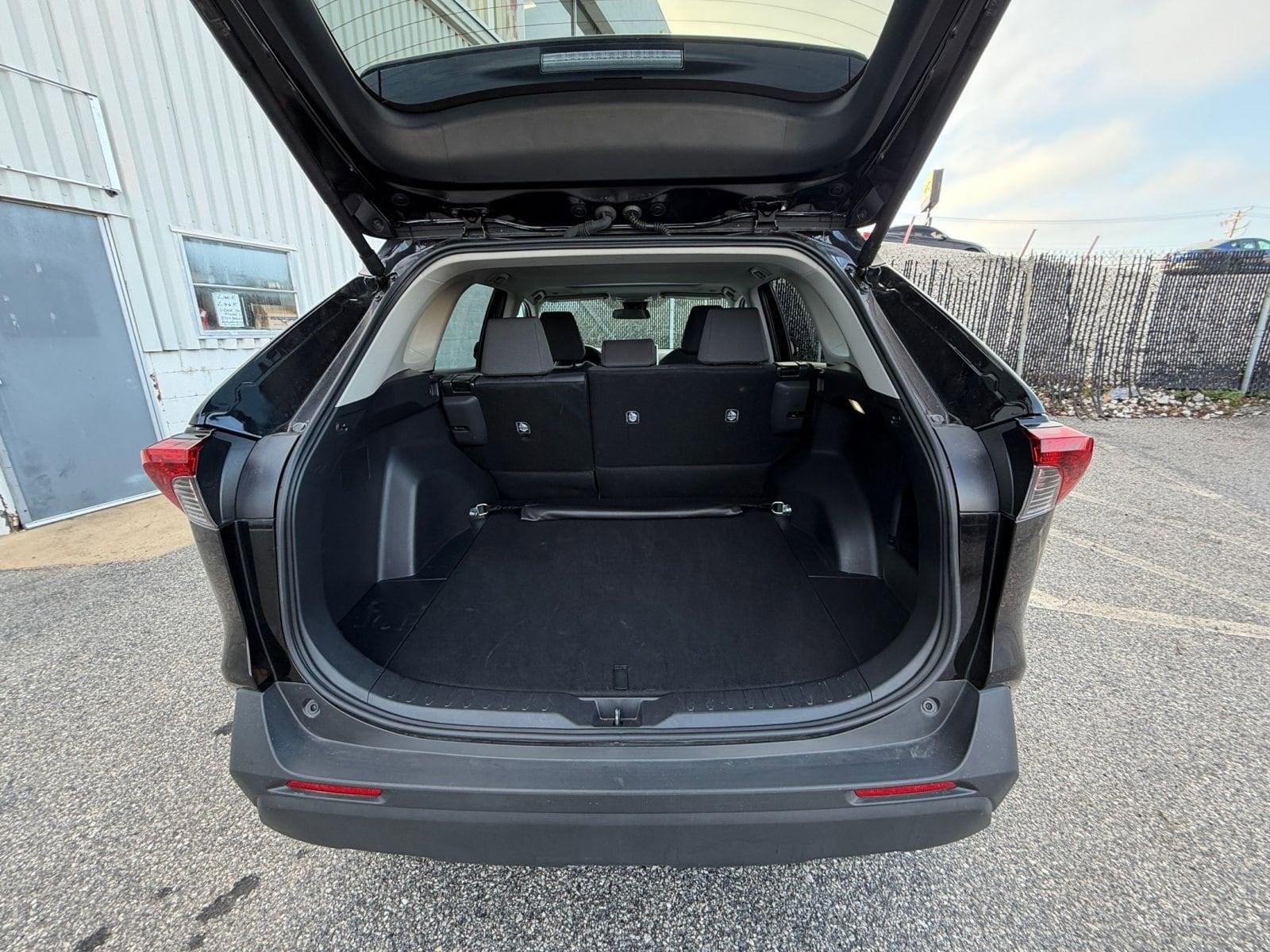 Thumbnail: 2025 Toyota RAV4 - 34