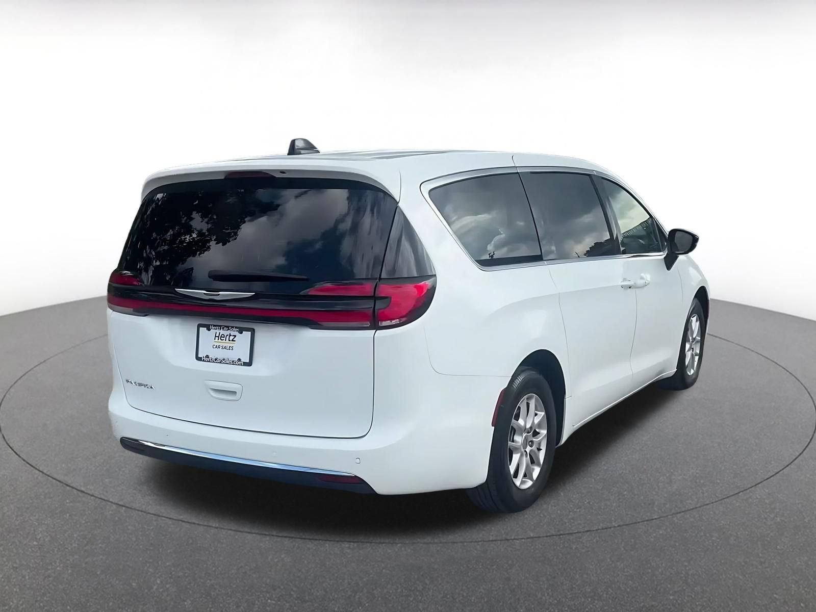 Thumbnail: 2025 Chrysler Pacifica - 11