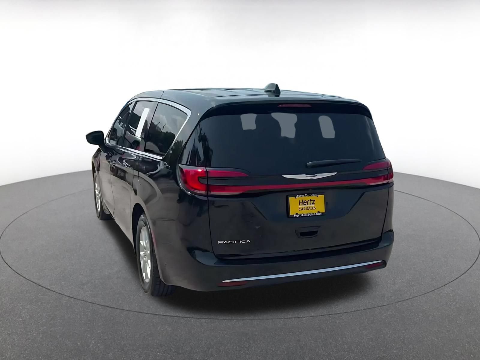 Thumbnail: 2024 Chrysler Pacifica - 10