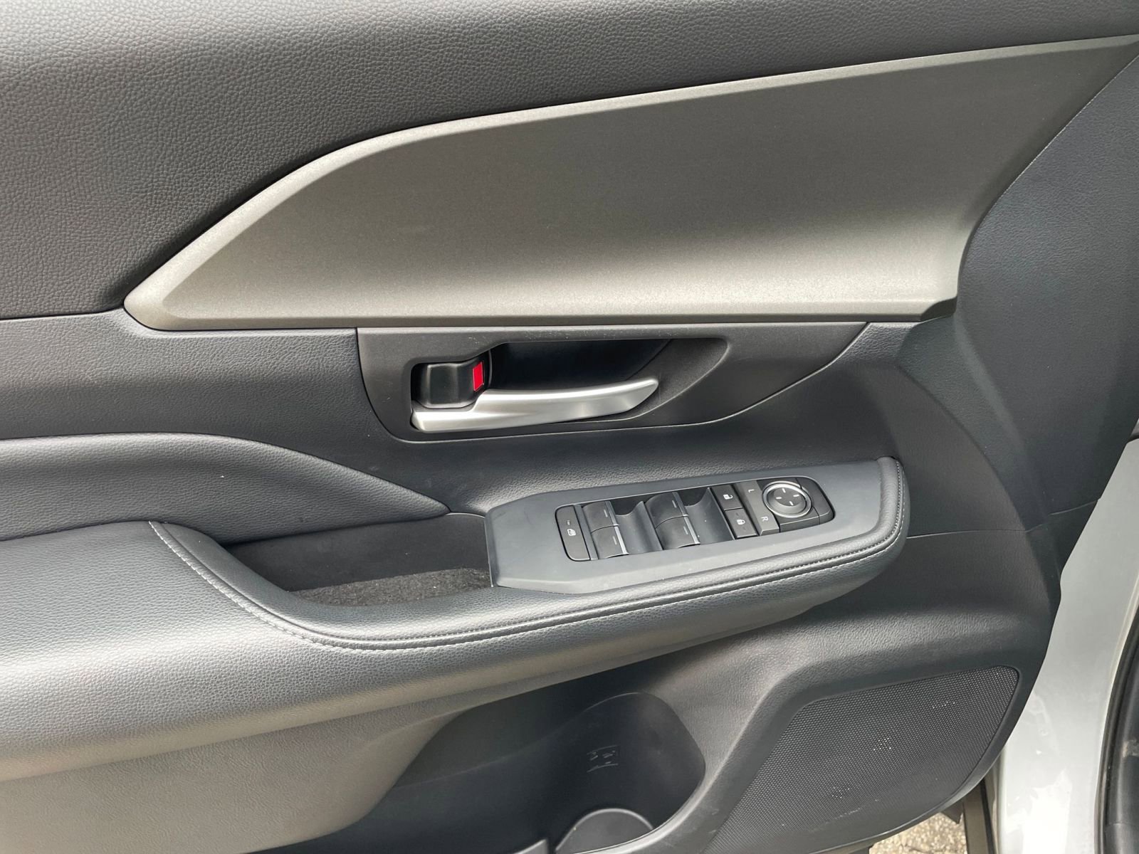 Thumbnail: 2025 Toyota Grand Highlander - 21