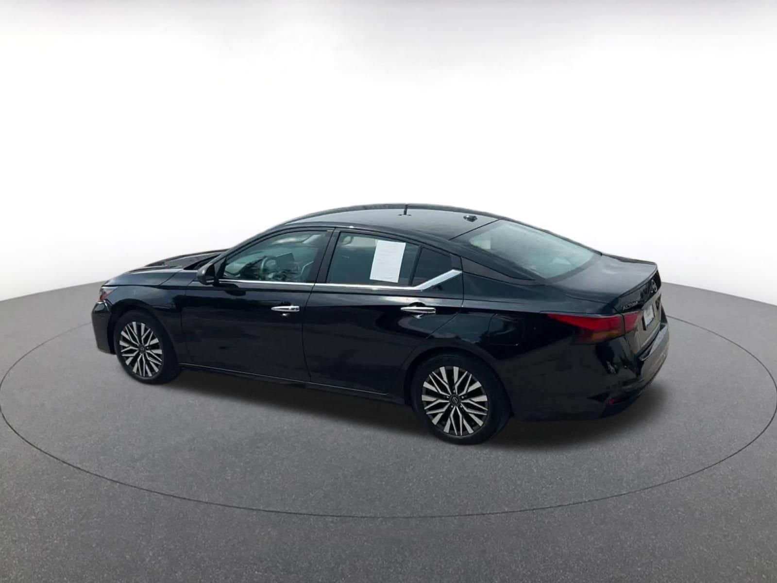 Thumbnail: 2025 Nissan Altima - 8
