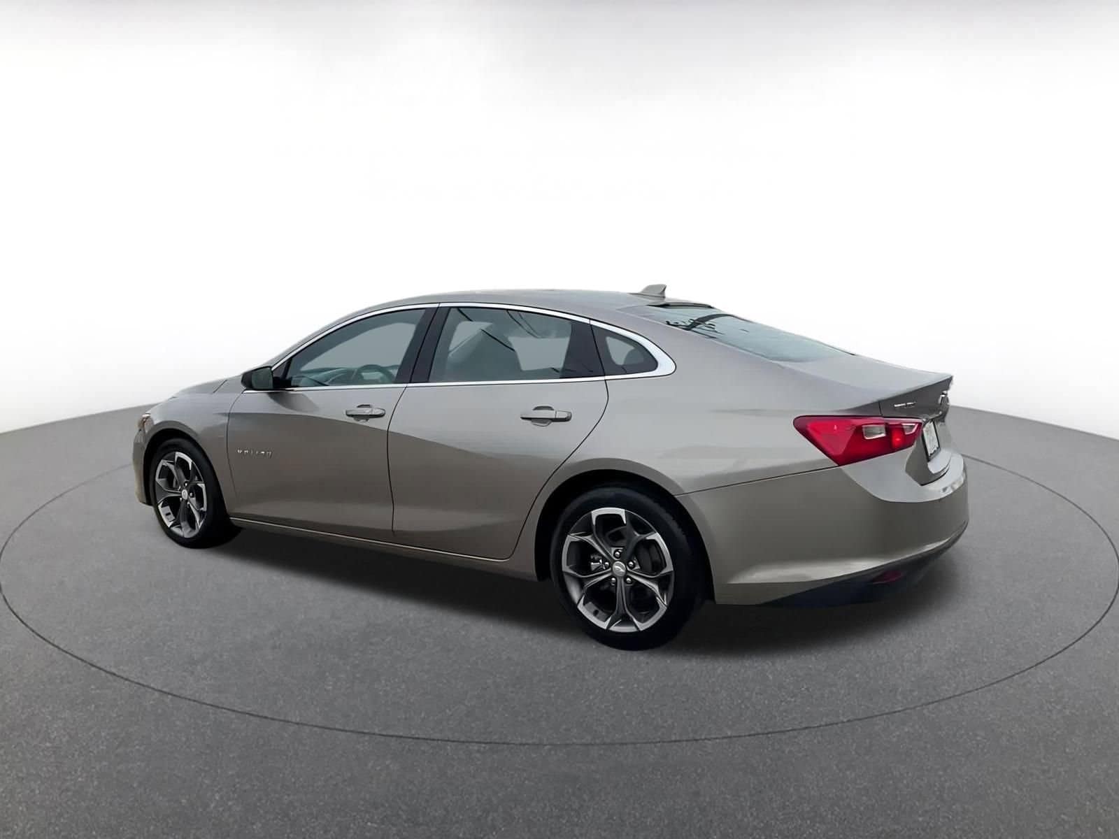 Thumbnail: 2023 Chevrolet Malibu - 10
