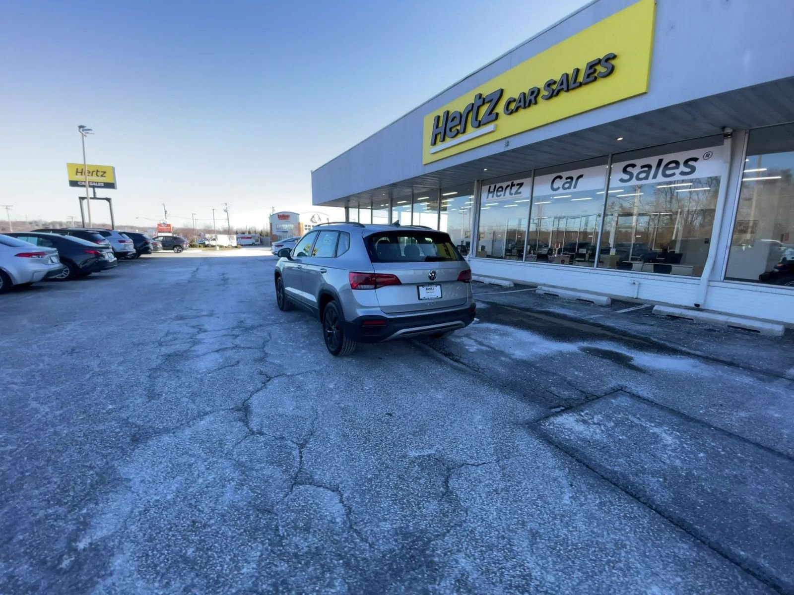 Thumbnail: 2024 Volkswagen Taos - 16