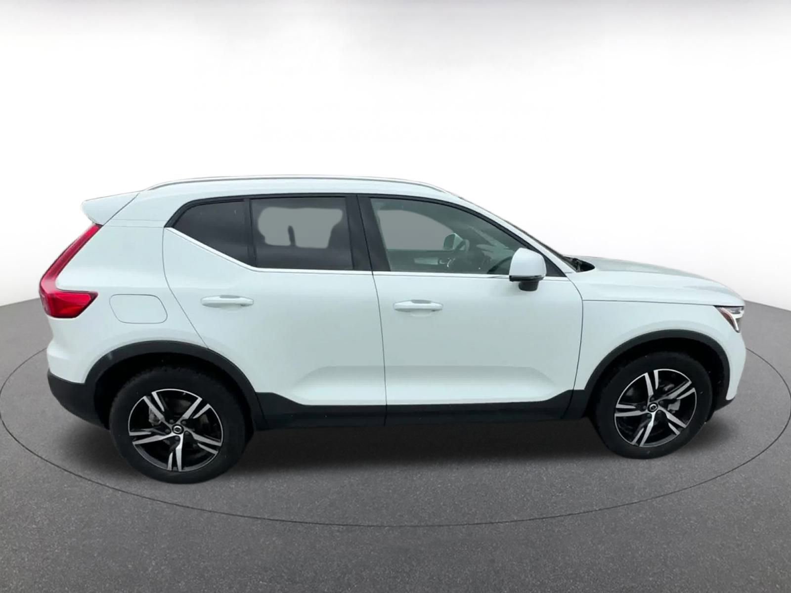 Thumbnail: 2024 Volvo XC40 - 16