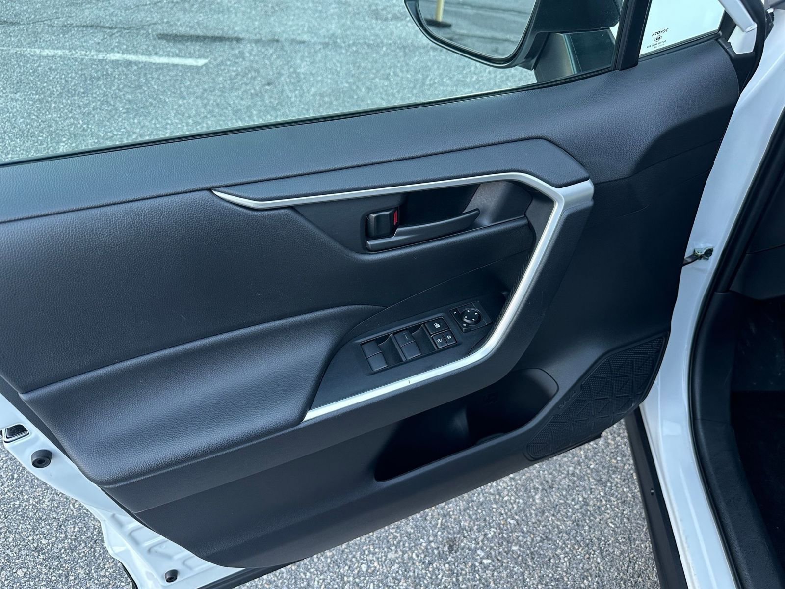 Thumbnail: 2025 Toyota RAV4 - 20