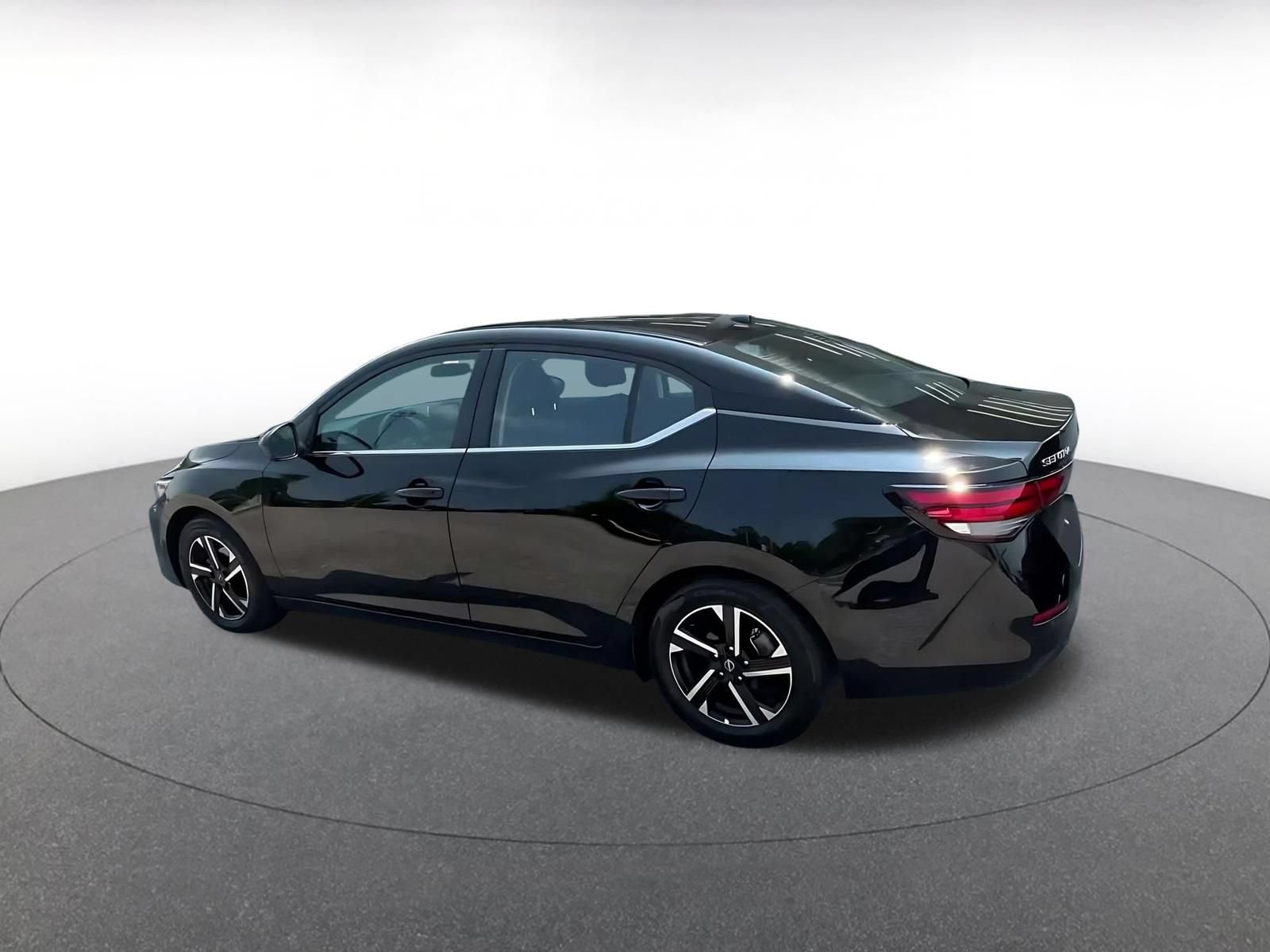 Thumbnail: 2025 Nissan Sentra - 10