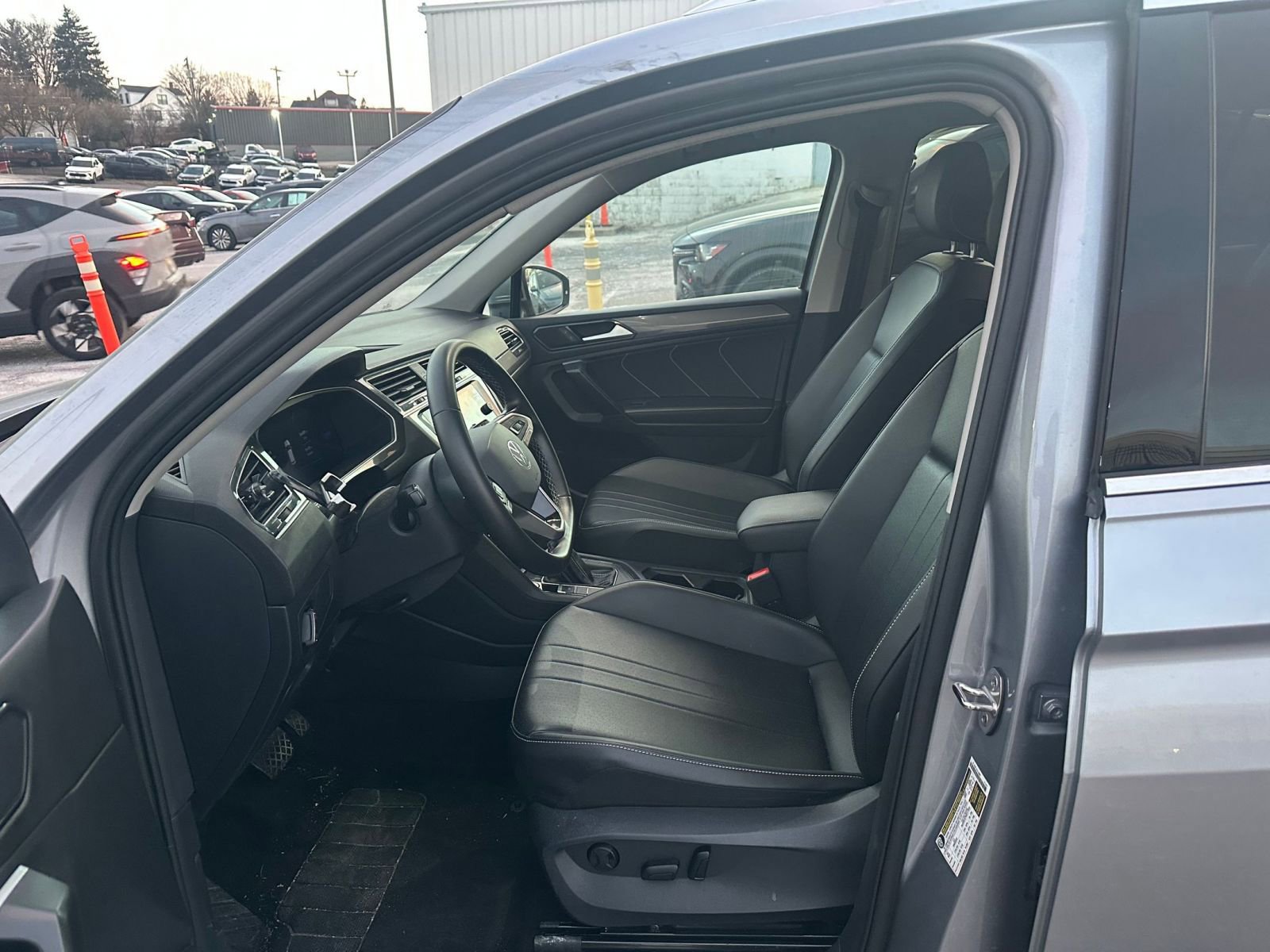 Thumbnail: 2024 Volkswagen Tiguan - 8