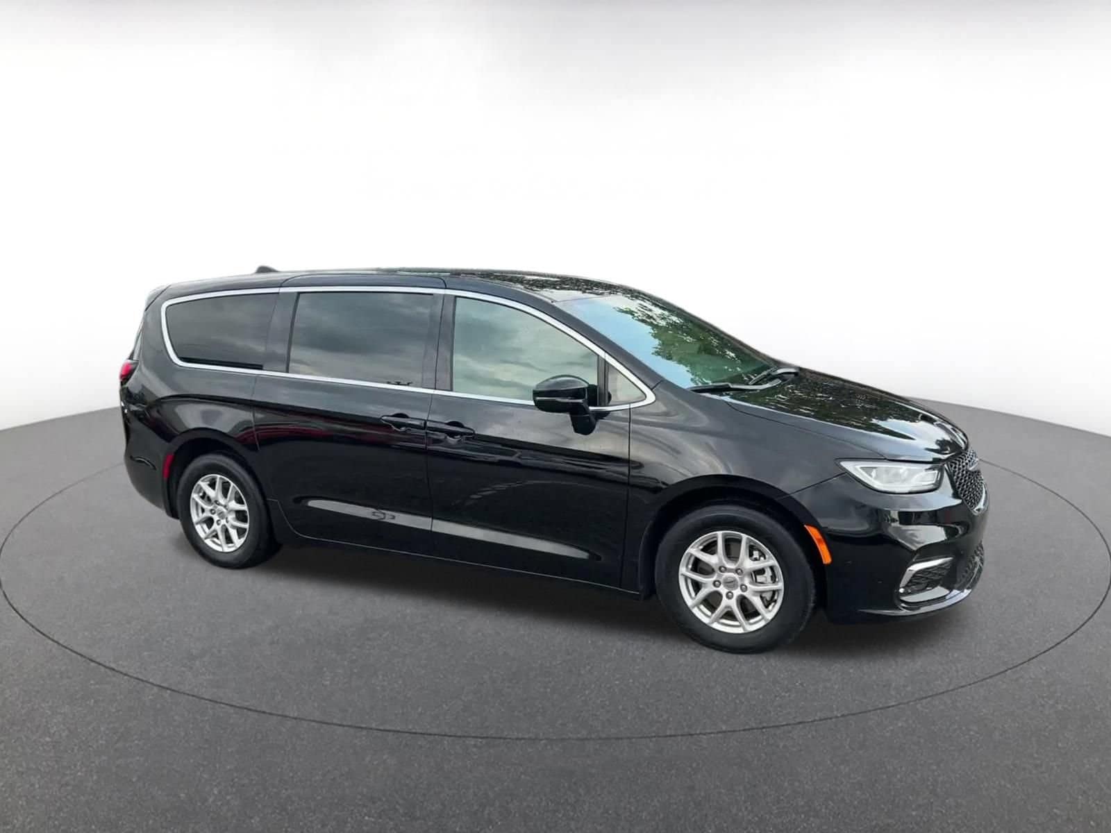 Thumbnail: 2025 Chrysler Pacifica - 2