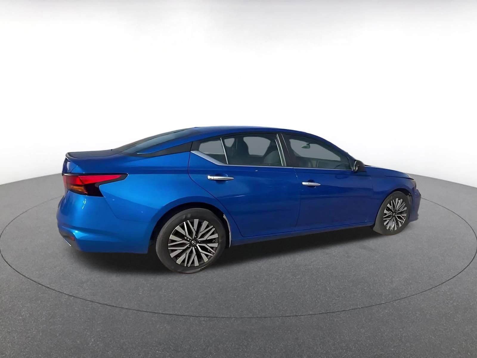 Thumbnail: 2025 Nissan Altima - 12